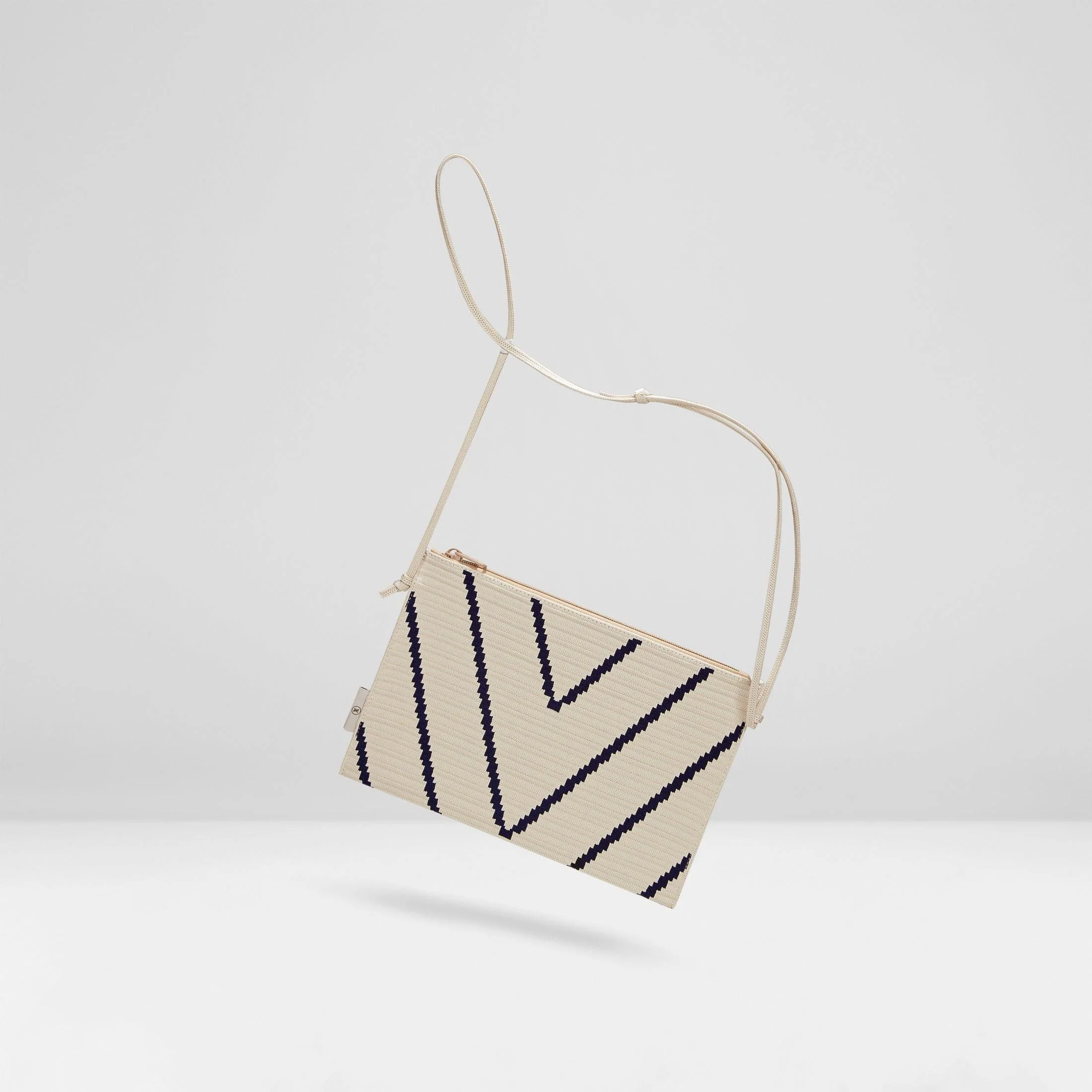 [Lucy] メールバッグ