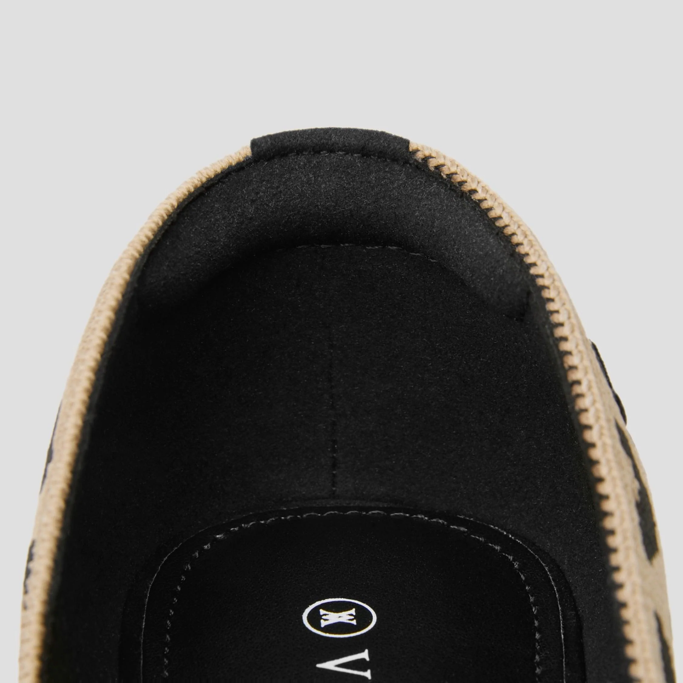 [Melia 2.0] ポインテッドトゥ Vカット フラットシューズ