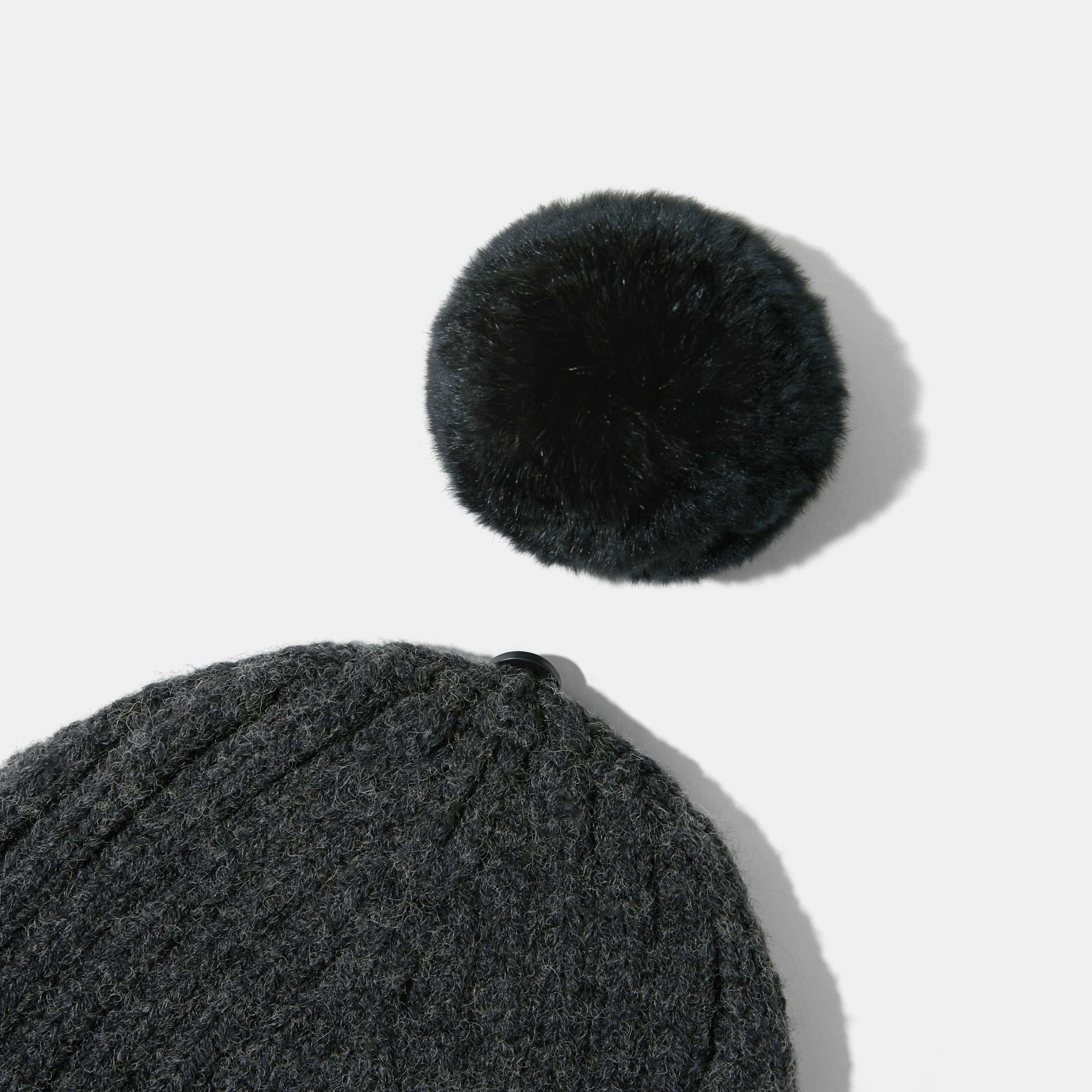 取り外し可能なポンポン付き ニット帽