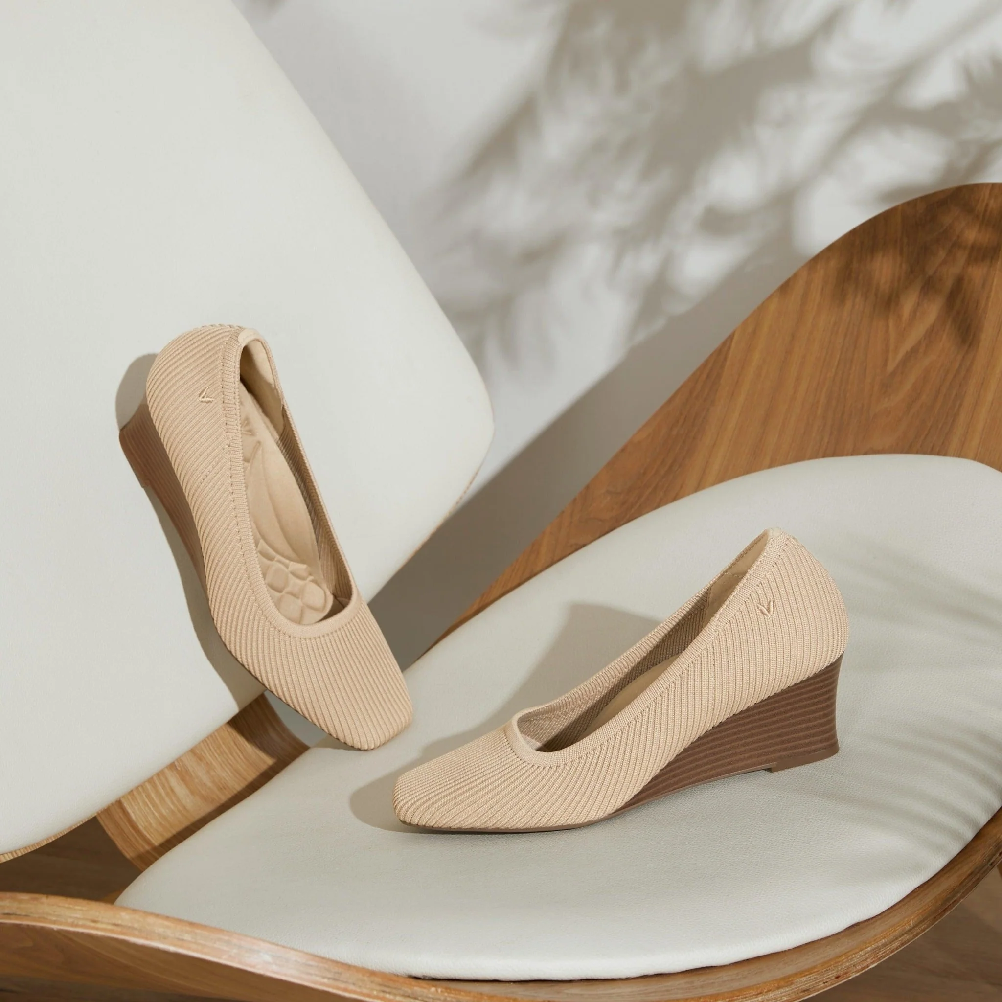 [Margot Wedge Pro] スクエアトゥ ウェッジヒール パンプス