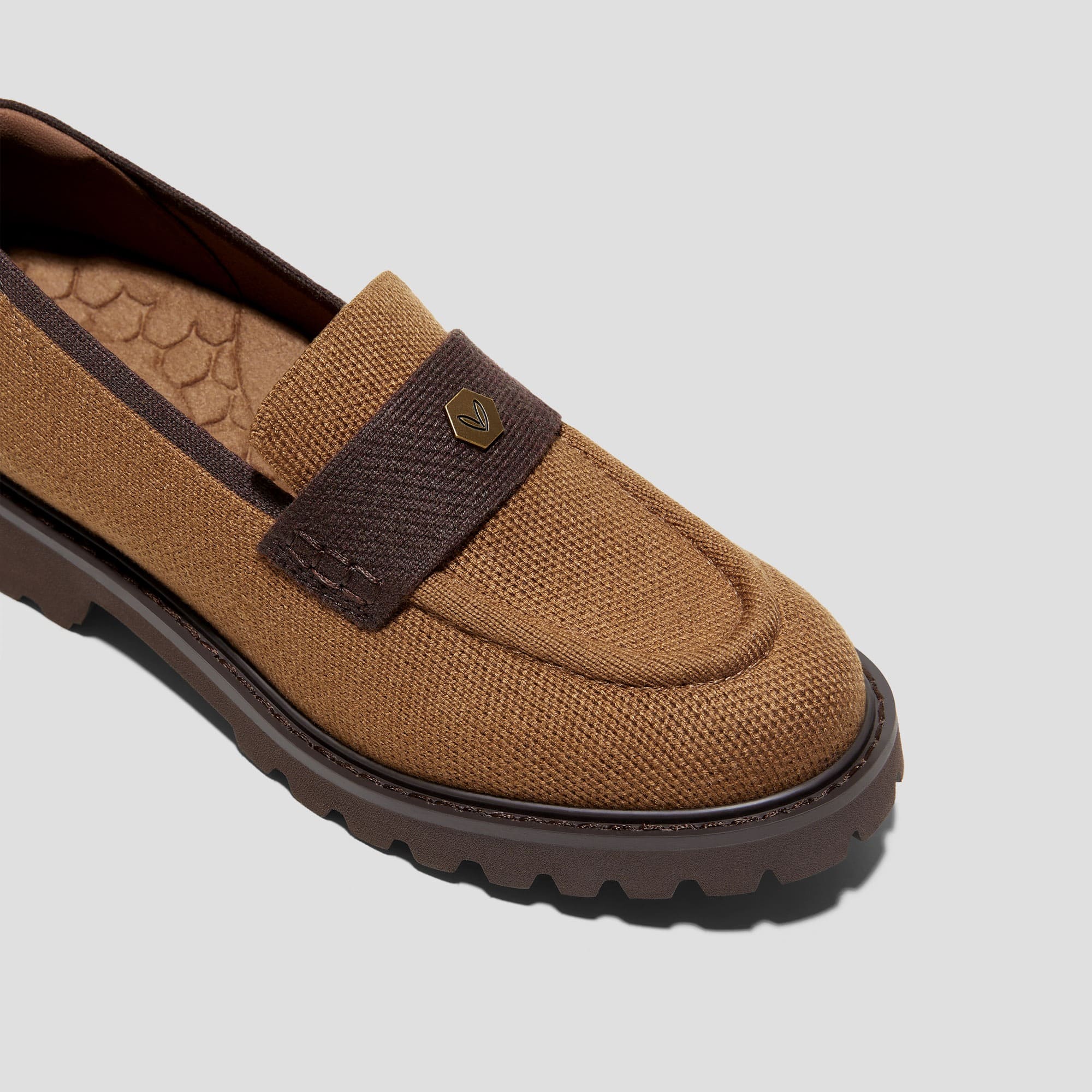 [Francesca] アーモンドトゥ プラットフォーム トラックソールローファー