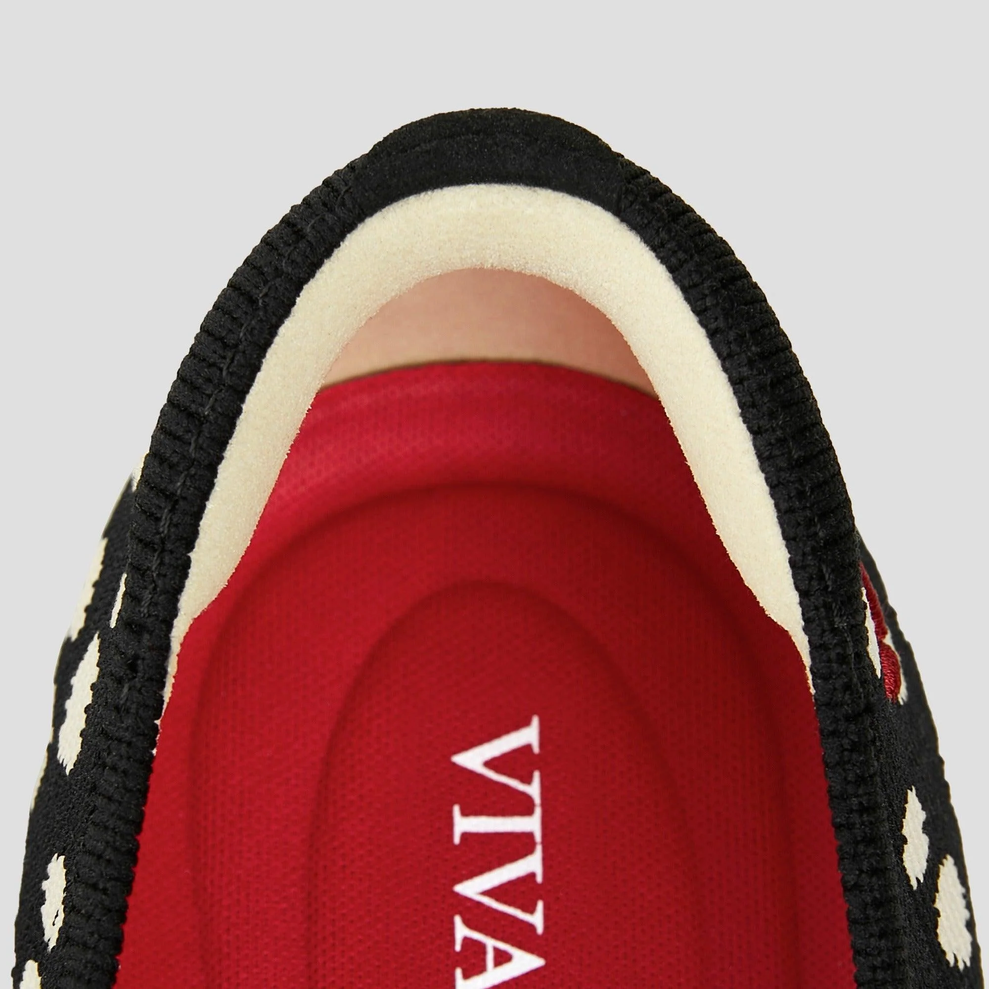 [Tiana] アーモンドトゥ フラットシューズ