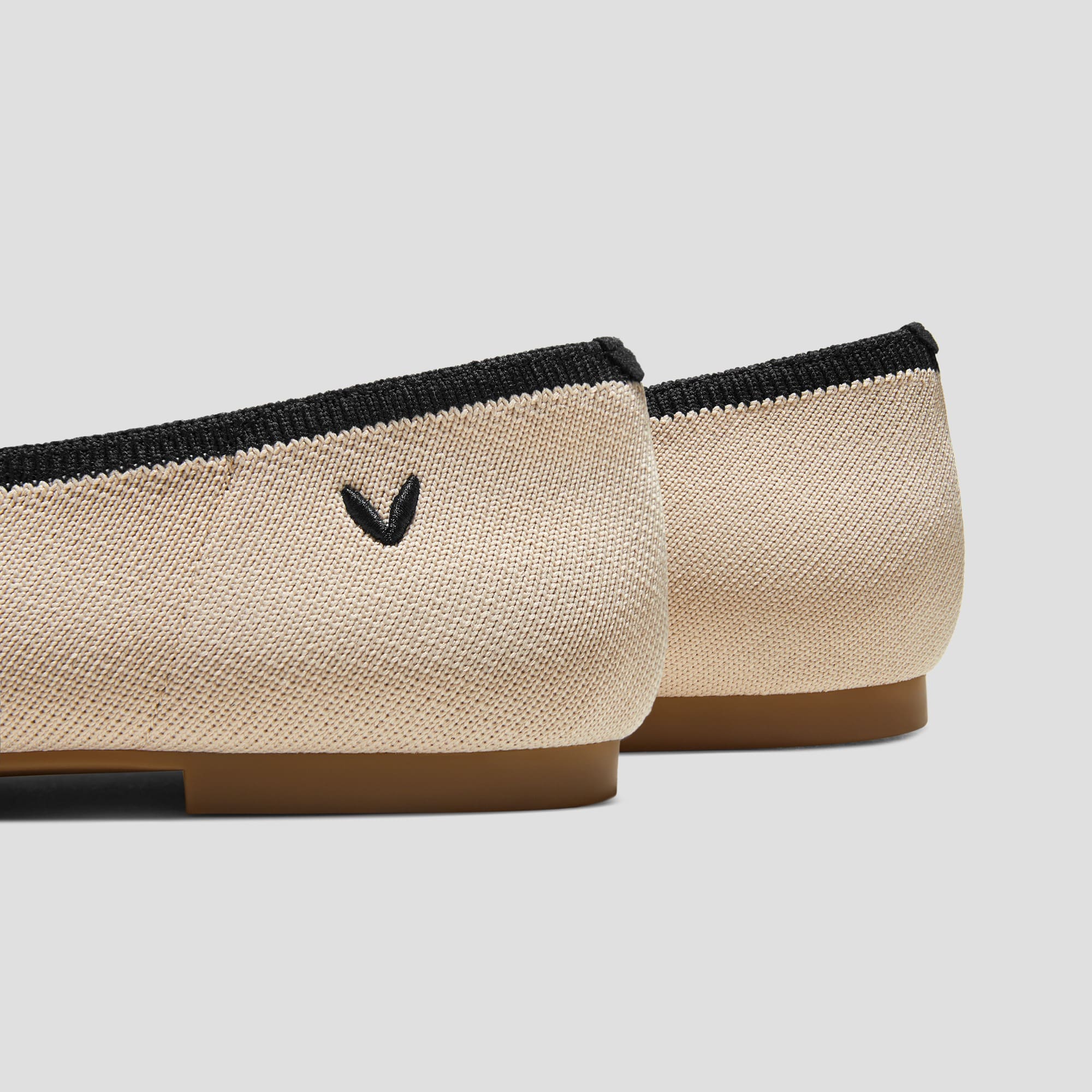 [Nubia] アーモンドトゥ プレッシャーフリー フラット