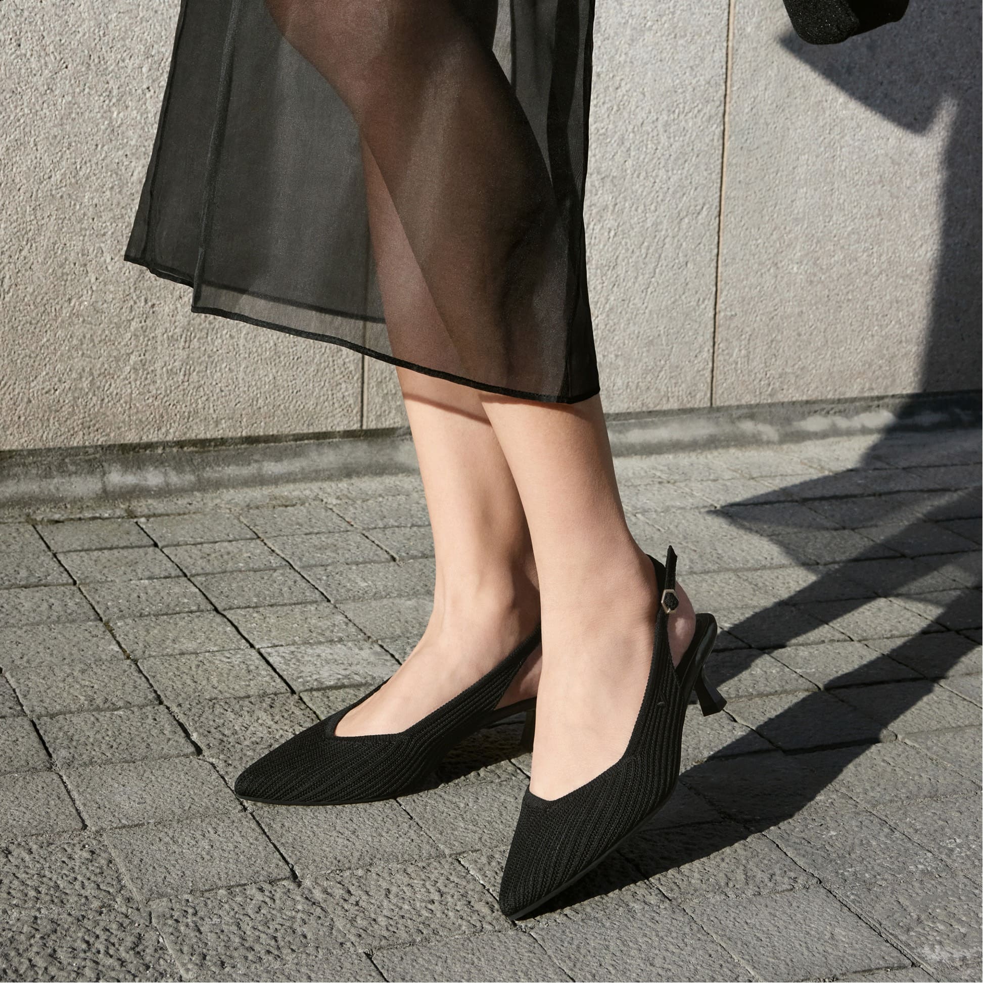 [Selena] ポインテッドトゥ スリングバック キトゥンヒール サンダル