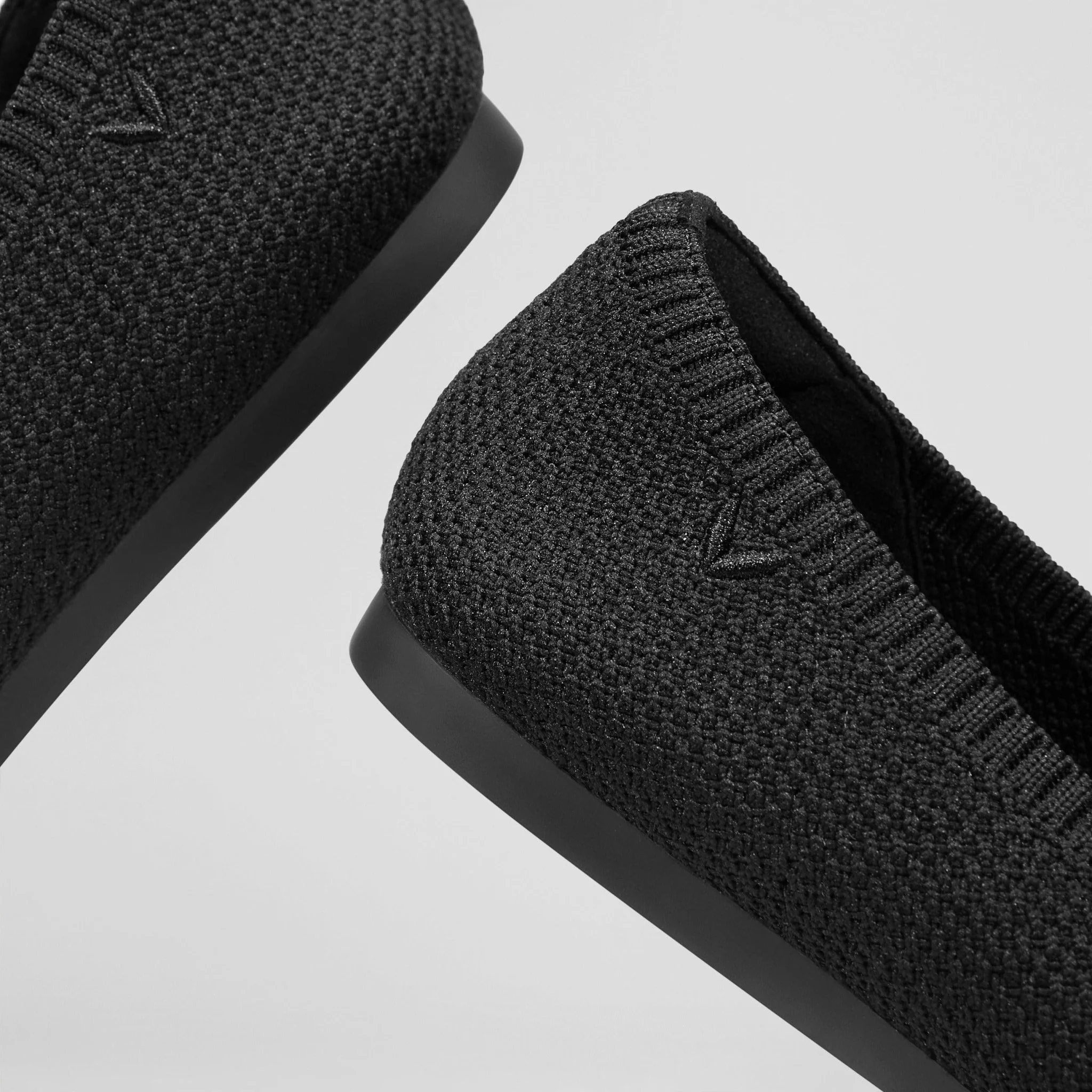 [Aria 5°] ポインテッドトゥ 撥水加工 フラットシューズ