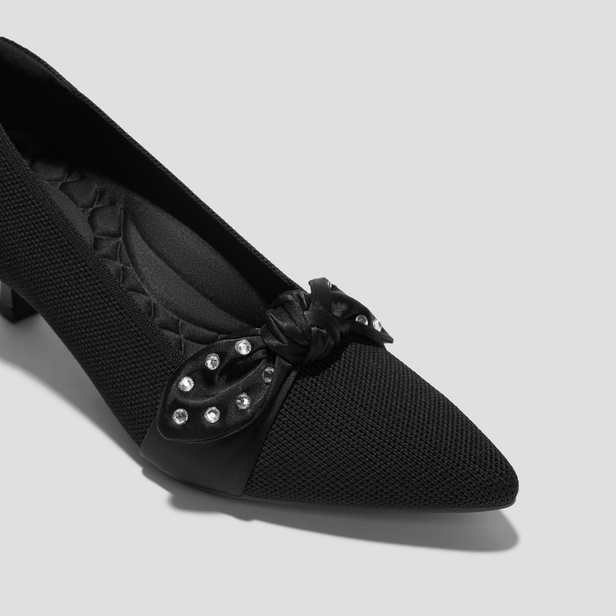 [Sasha] ポインテッドトウ リボン付き キトゥンヒール