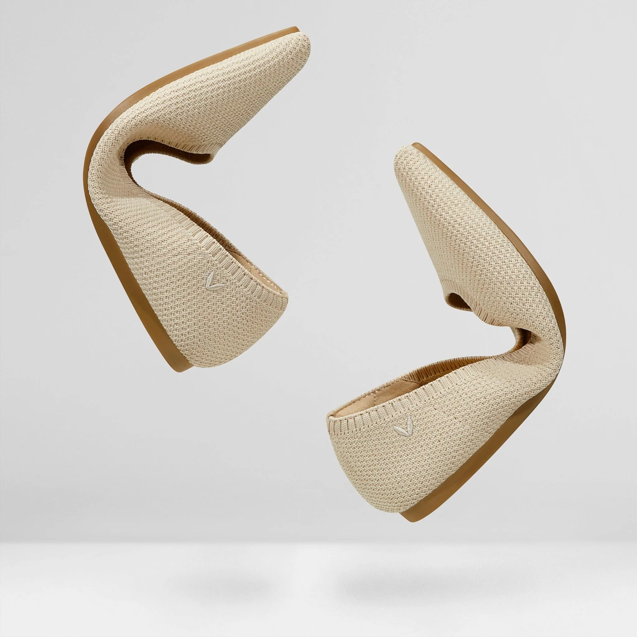 [Aria 5°] ポインテッドトゥ 撥水加工 フラットシューズ