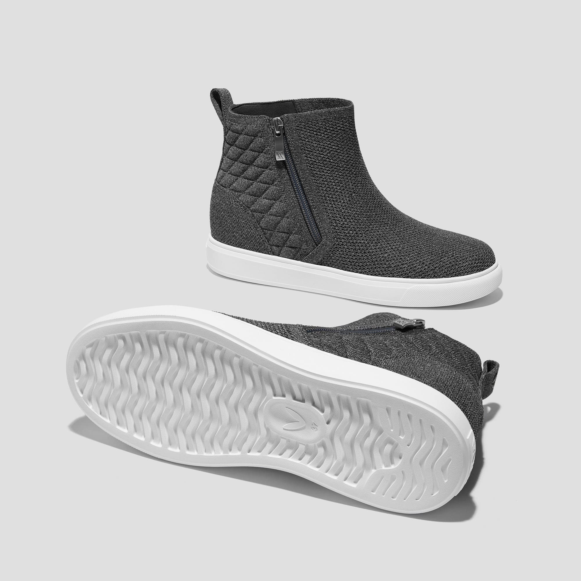 [Casey] ラウンドトゥ ヒドゥンウェッジ スニーカー