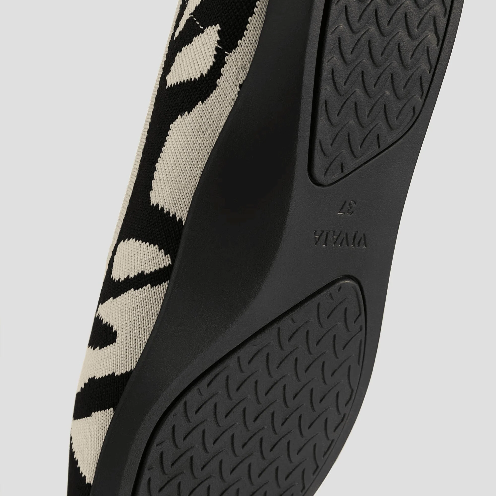 [Aria Walker] ポインテッドトゥ 超軽量 厚底 フラットシューズ