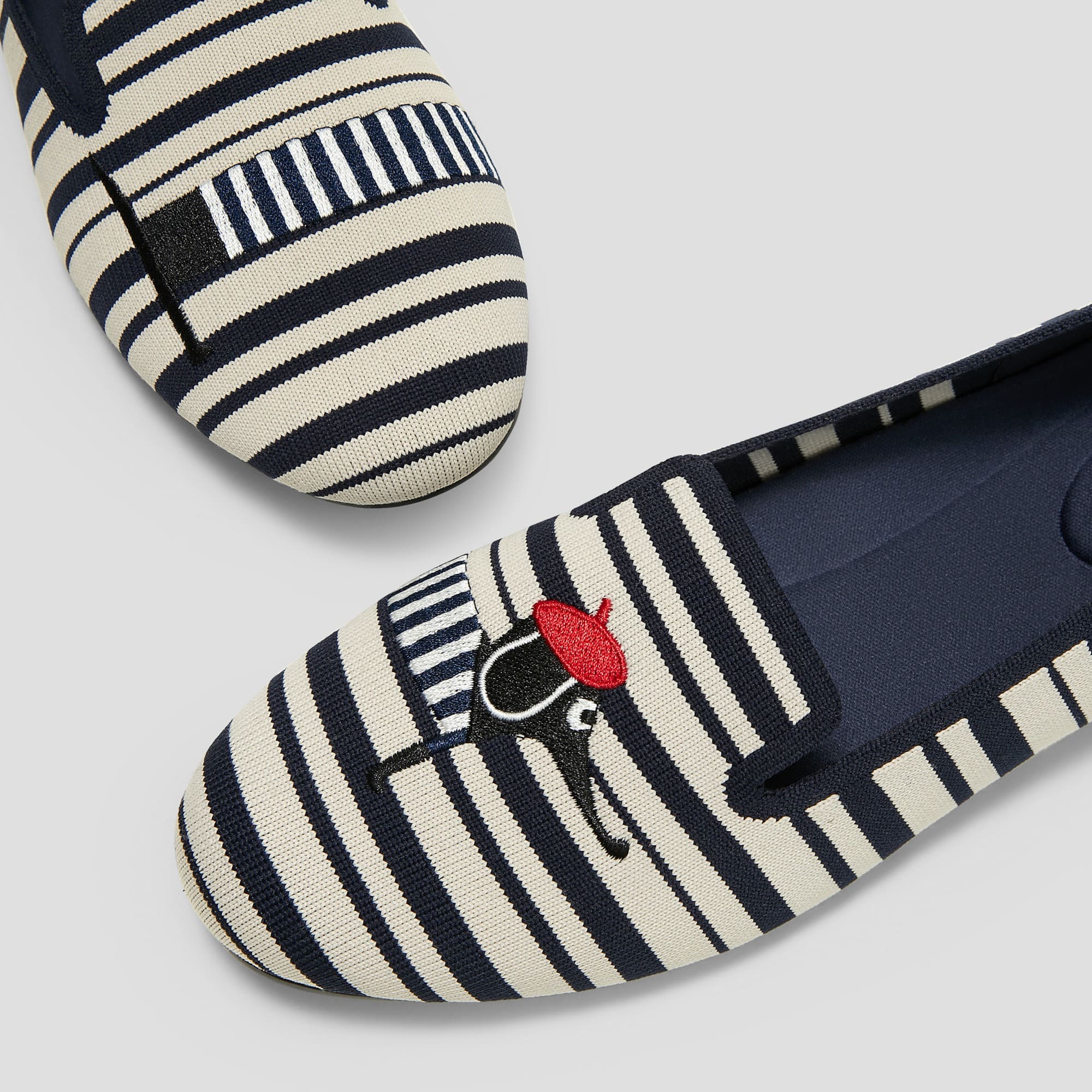 [Audrey] ラウンドトゥ アニマル刺繍 ローファー