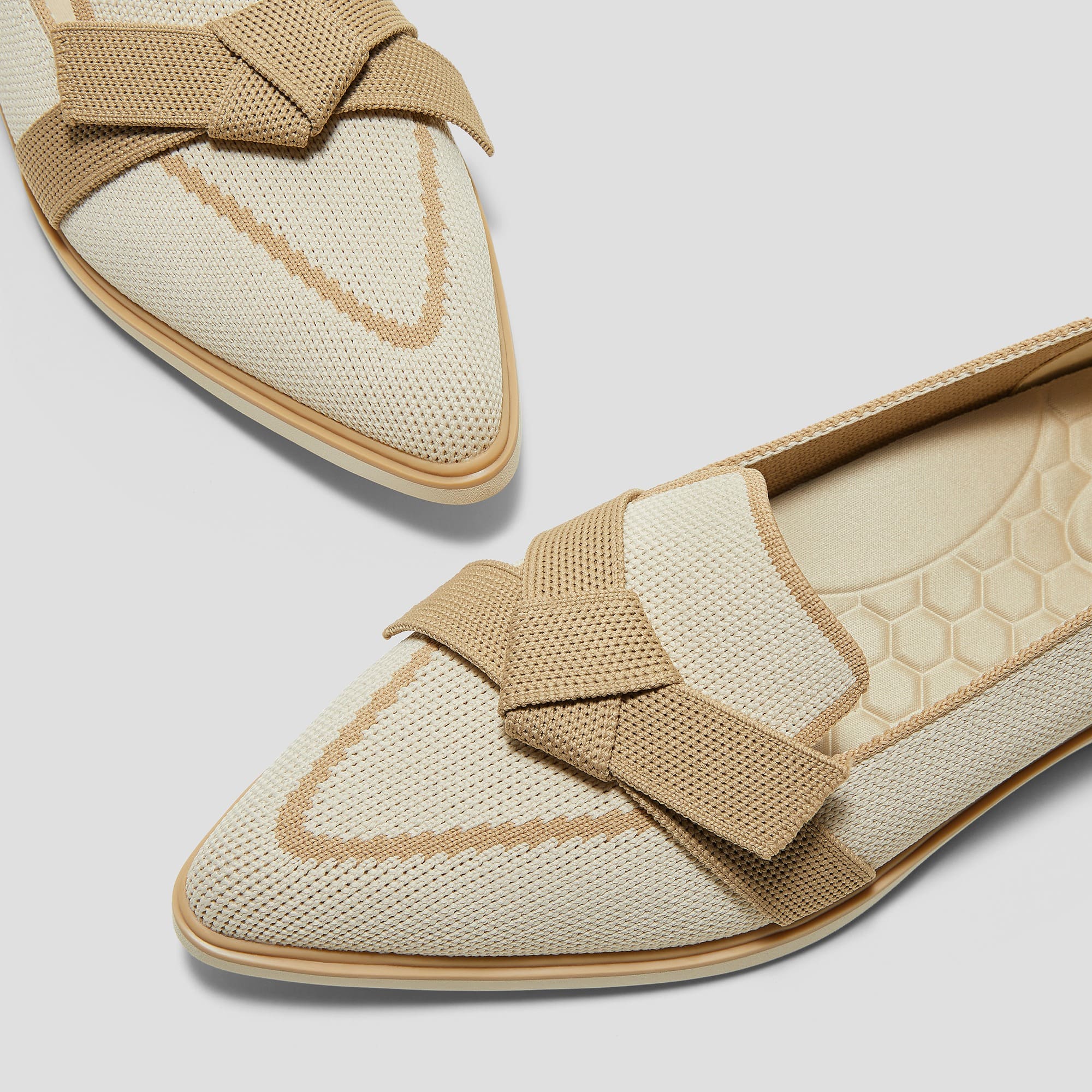 [Valentina] 撥水加工 ポインテッドトゥ リボン付き ローファー