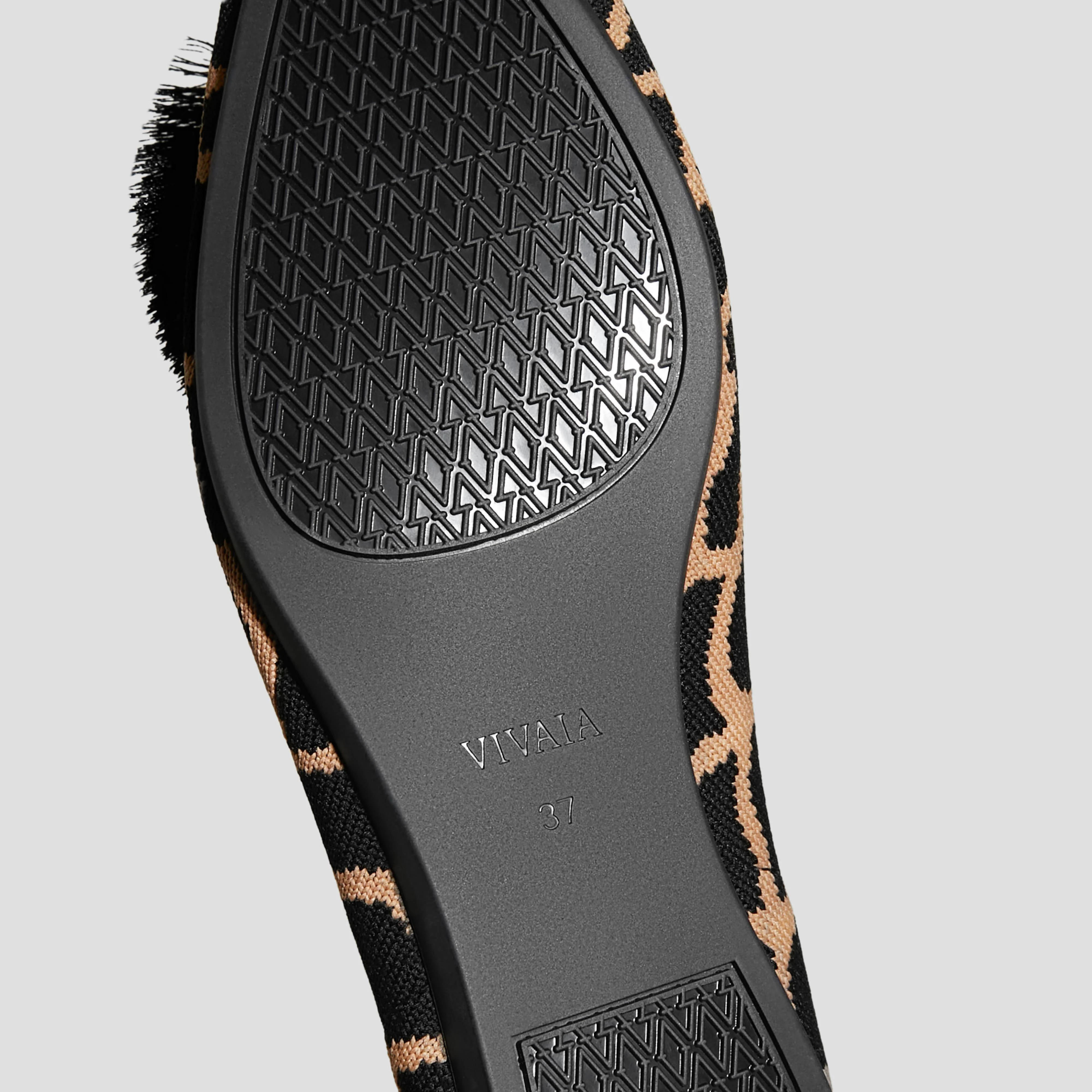 [Aria 5°] ポインテッドトゥ フラットシューズ