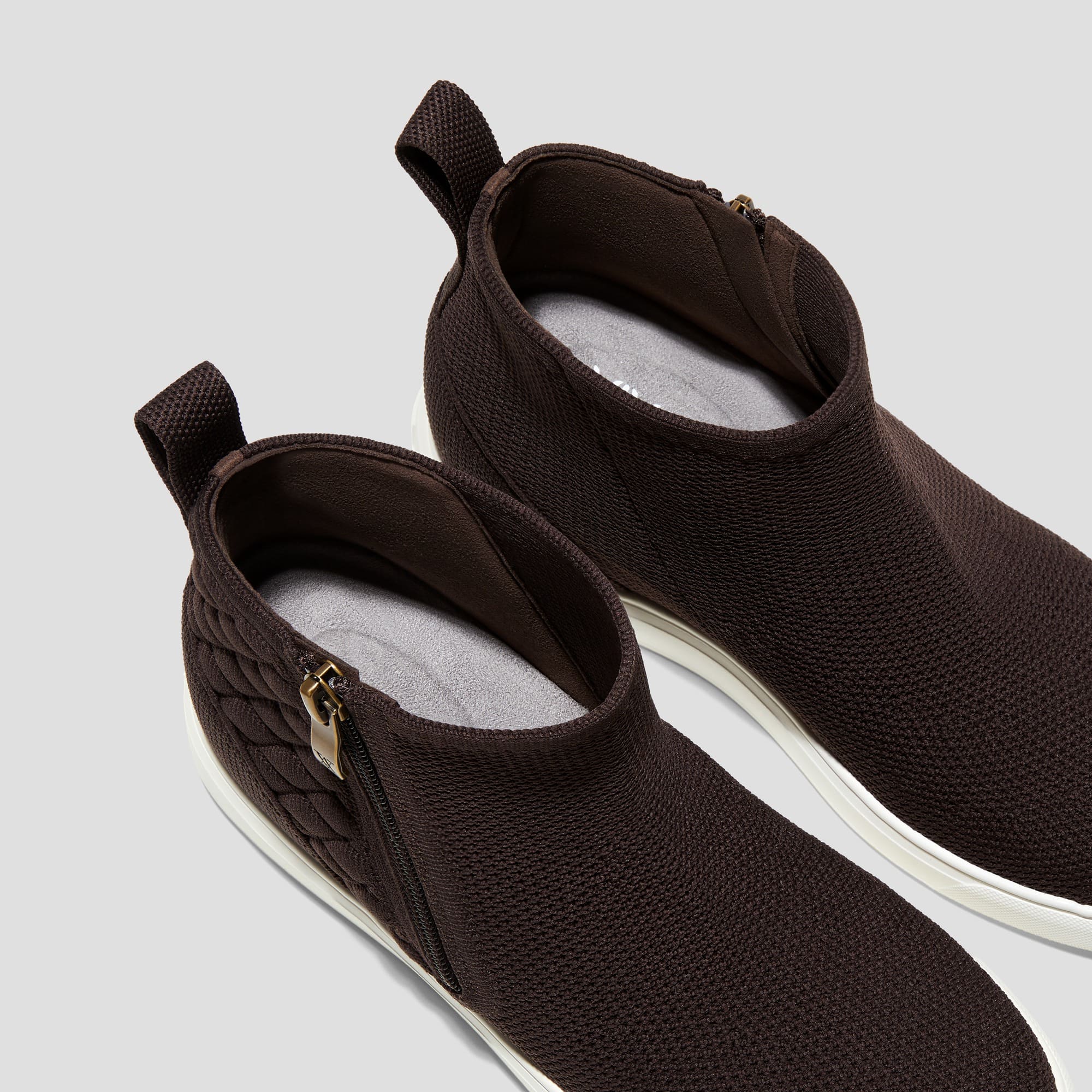 [Casey] ラウンドトゥ ヒドゥンウェッジ スニーカー