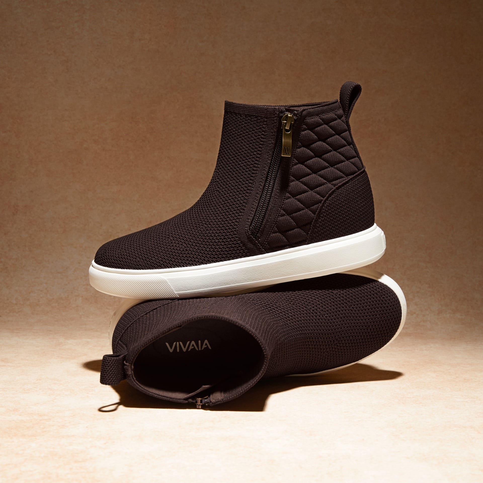 [Casey] ラウンドトゥ ヒドゥンウェッジ スニーカー