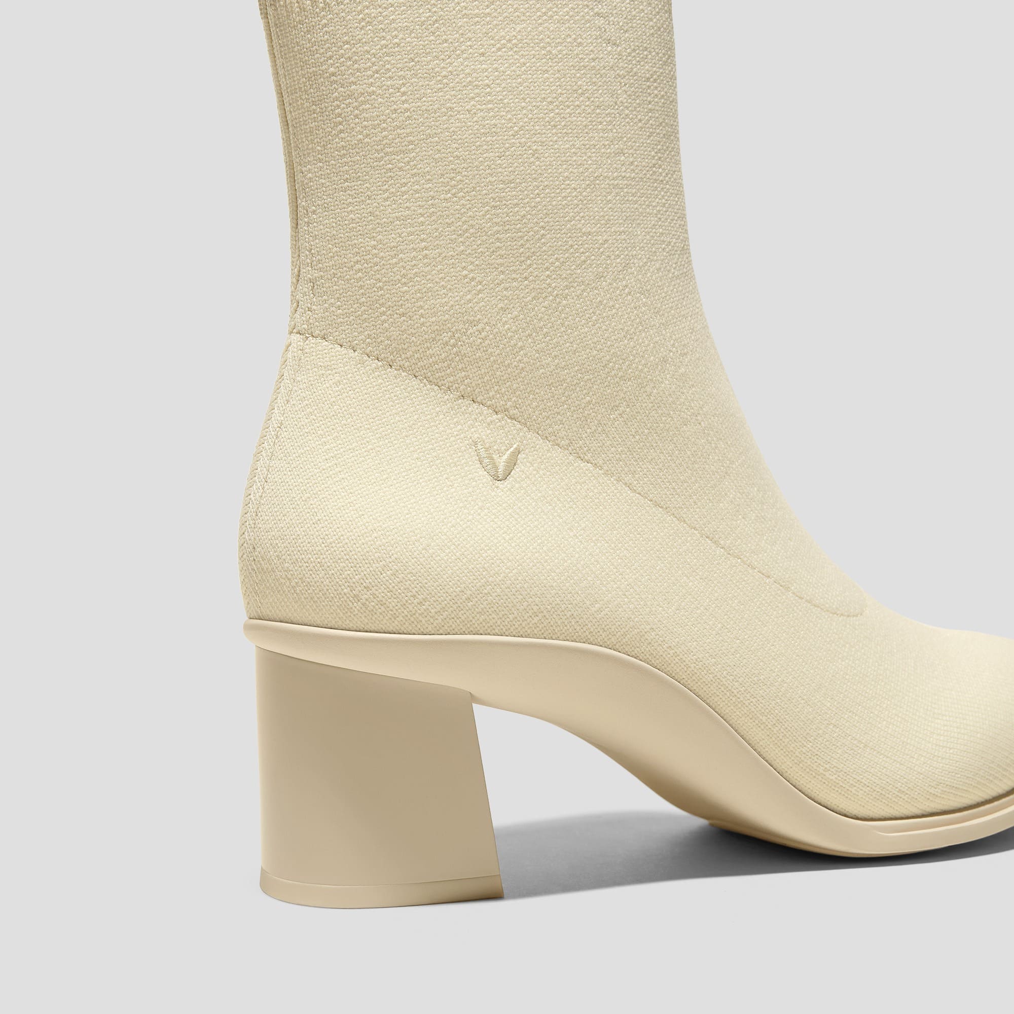 [Amanda] アーモンドトゥ 撥水加工 ランニングヒールブーツ