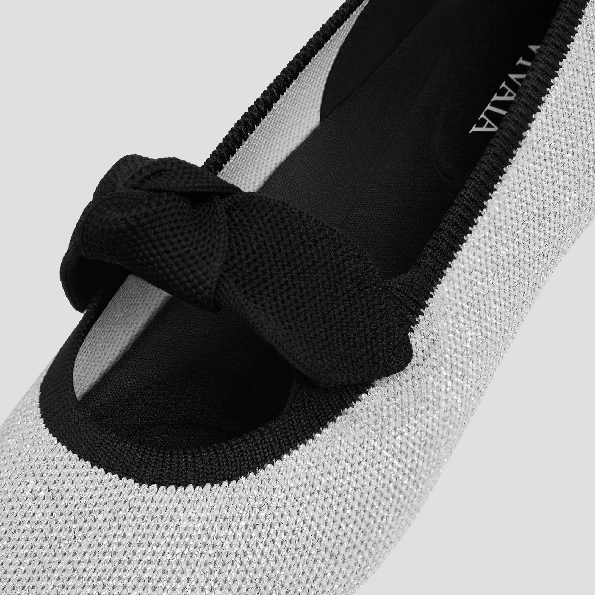 [Addriane] ポインテッドトゥ リボン付き フラットシューズ