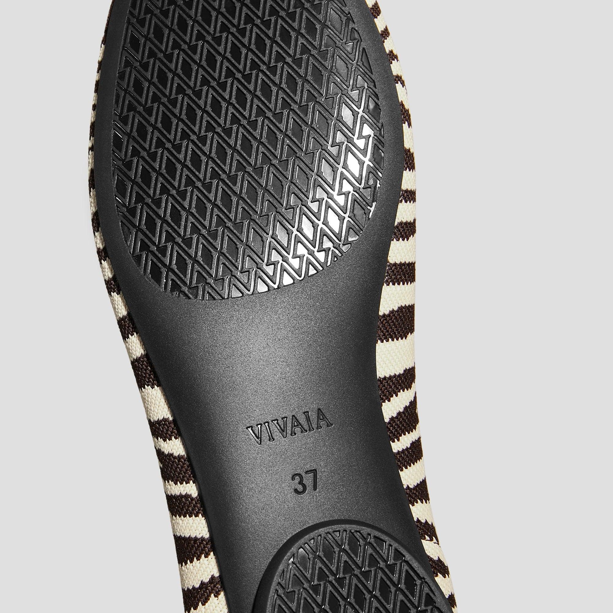 [Tiana] アーモンドトゥ フラットシューズ