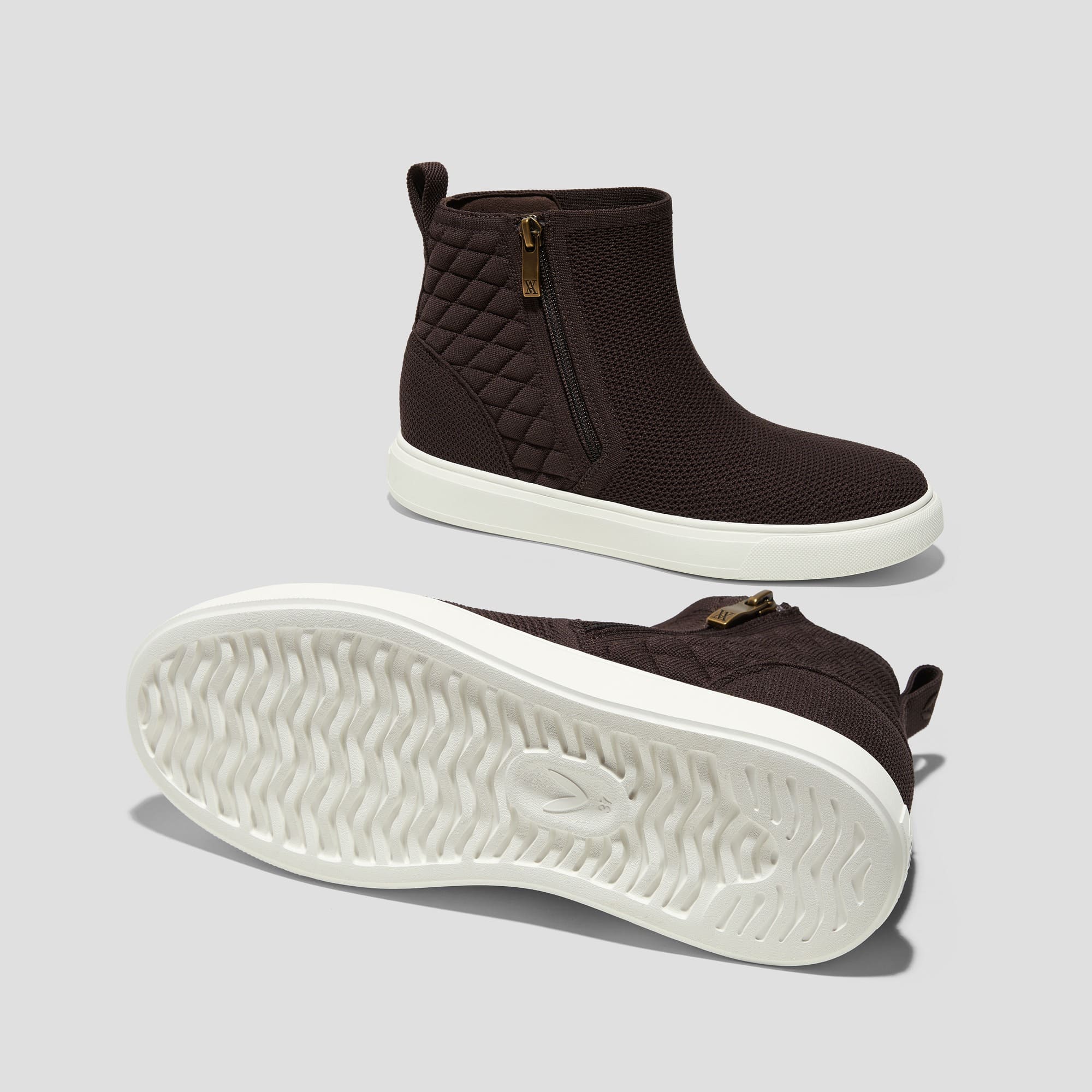 [Casey] ラウンドトゥ ヒドゥンウェッジ スニーカー