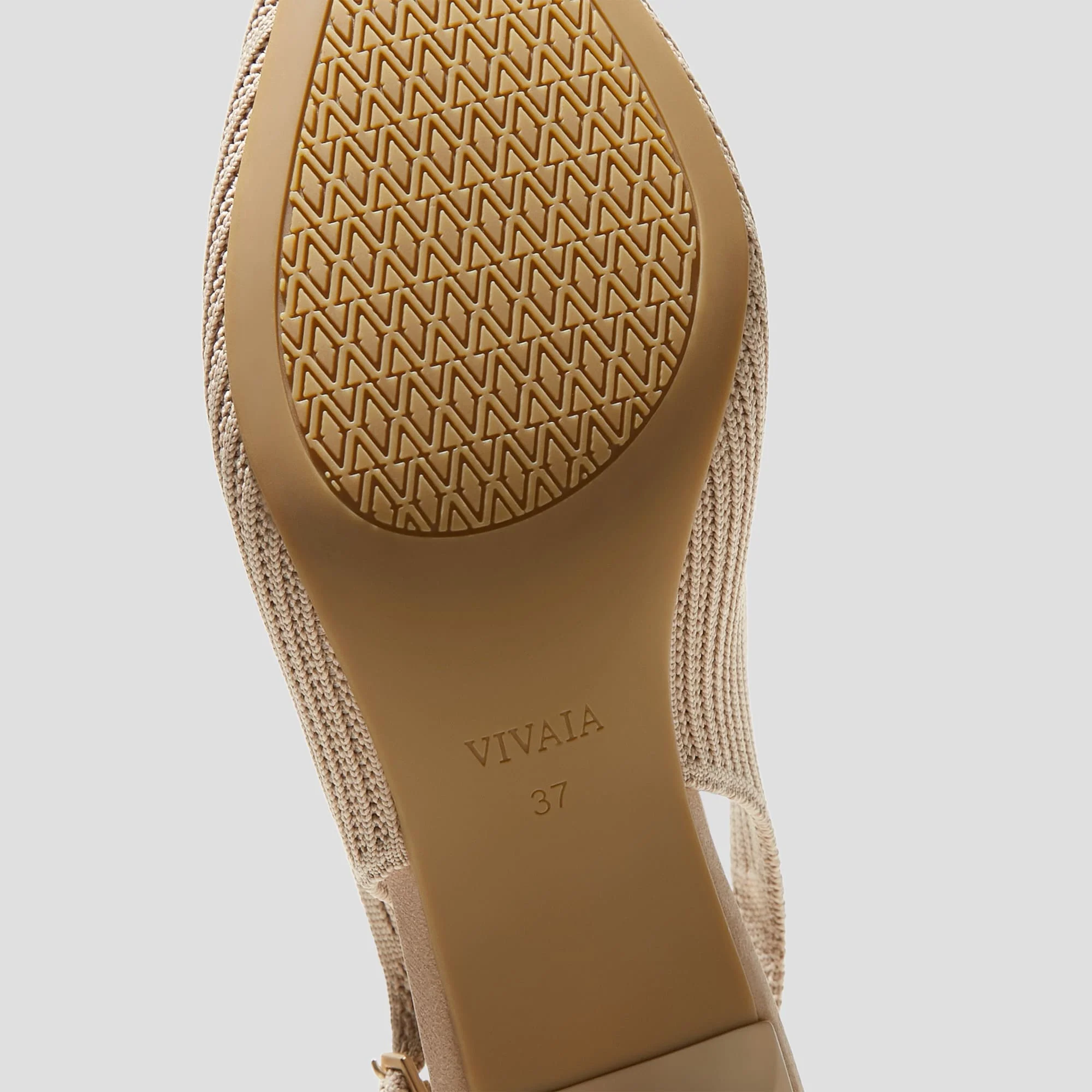 [Selena] ポインテッドトゥ スリングバック キトゥンヒール サンダル