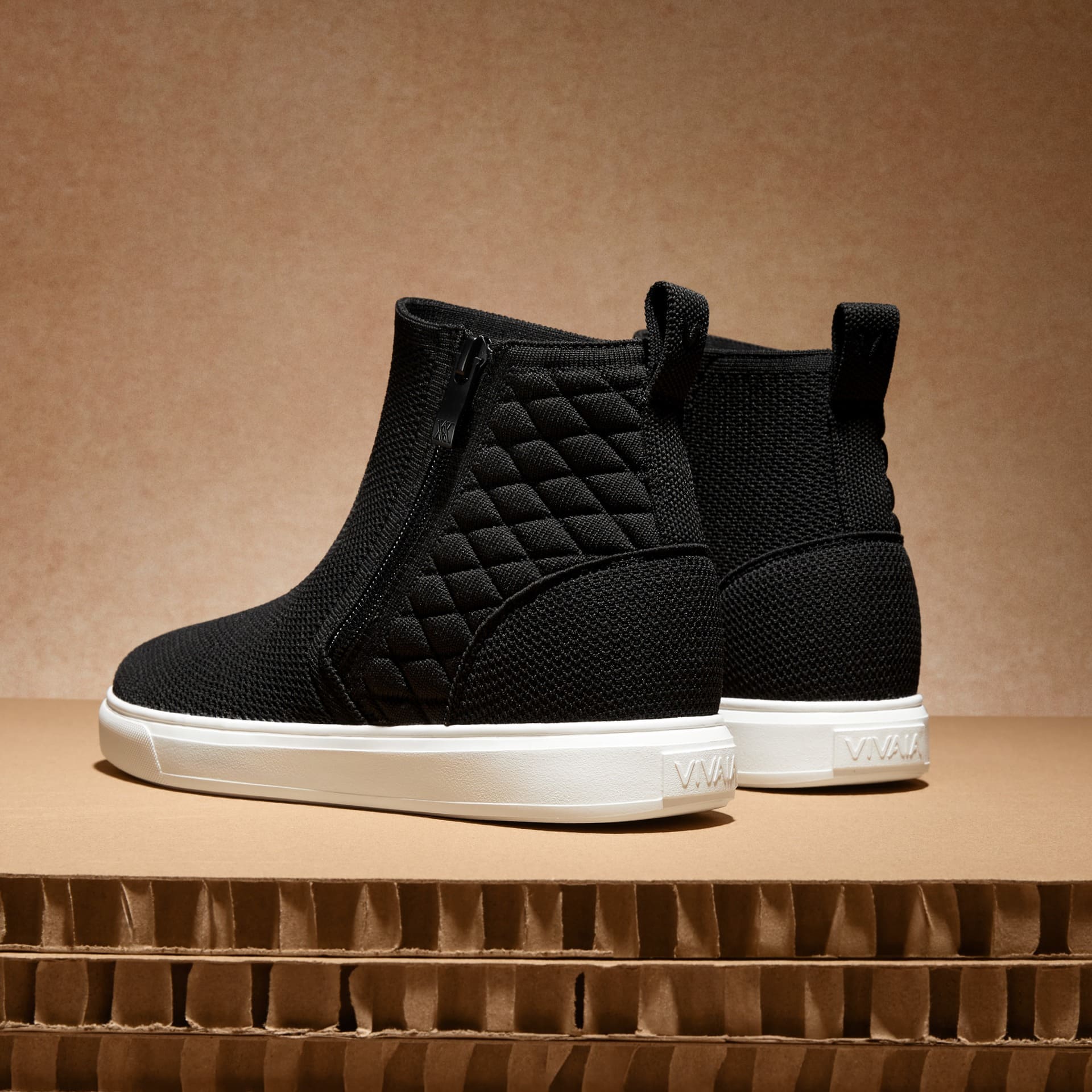 [Casey] ラウンドトゥ ヒドゥンウェッジ スニーカー