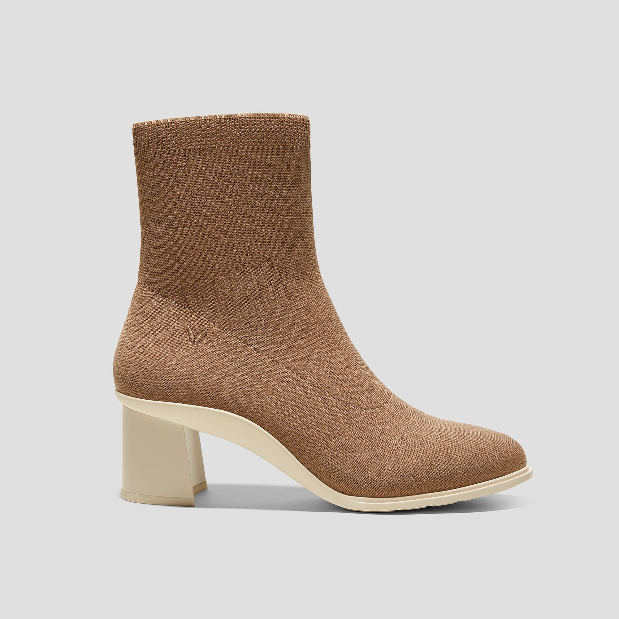 [Amanda] アーモンドトゥ 撥水加工 ランニングヒールブーツ