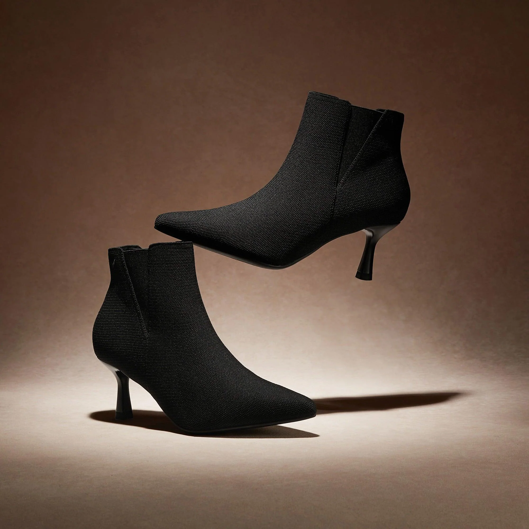 [Alexandra] ポインテッドトゥ 撥水加工 アンクル ヒールブーツ