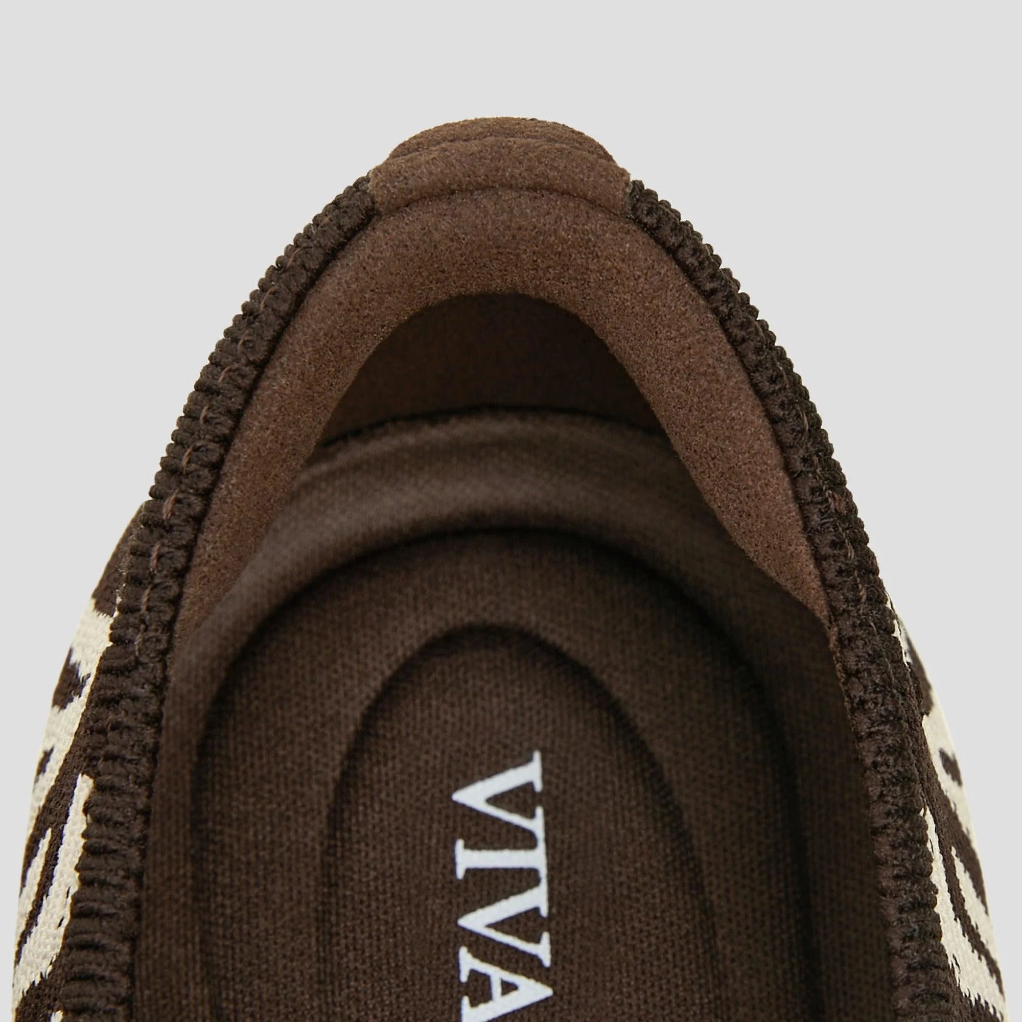 [Tiana] アーモンドトゥ フラットシューズ