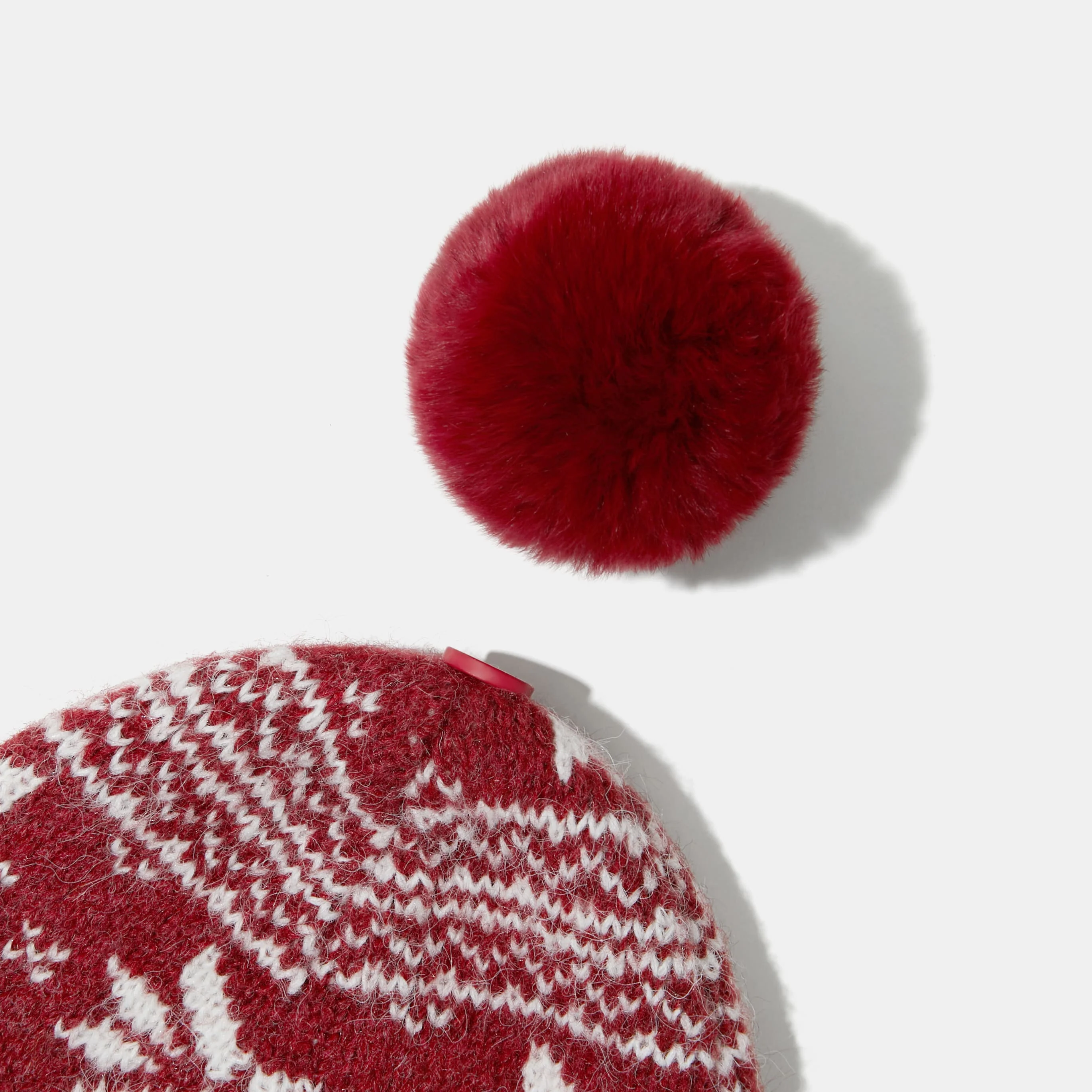 取り外し可能なポンポン付き ニット帽