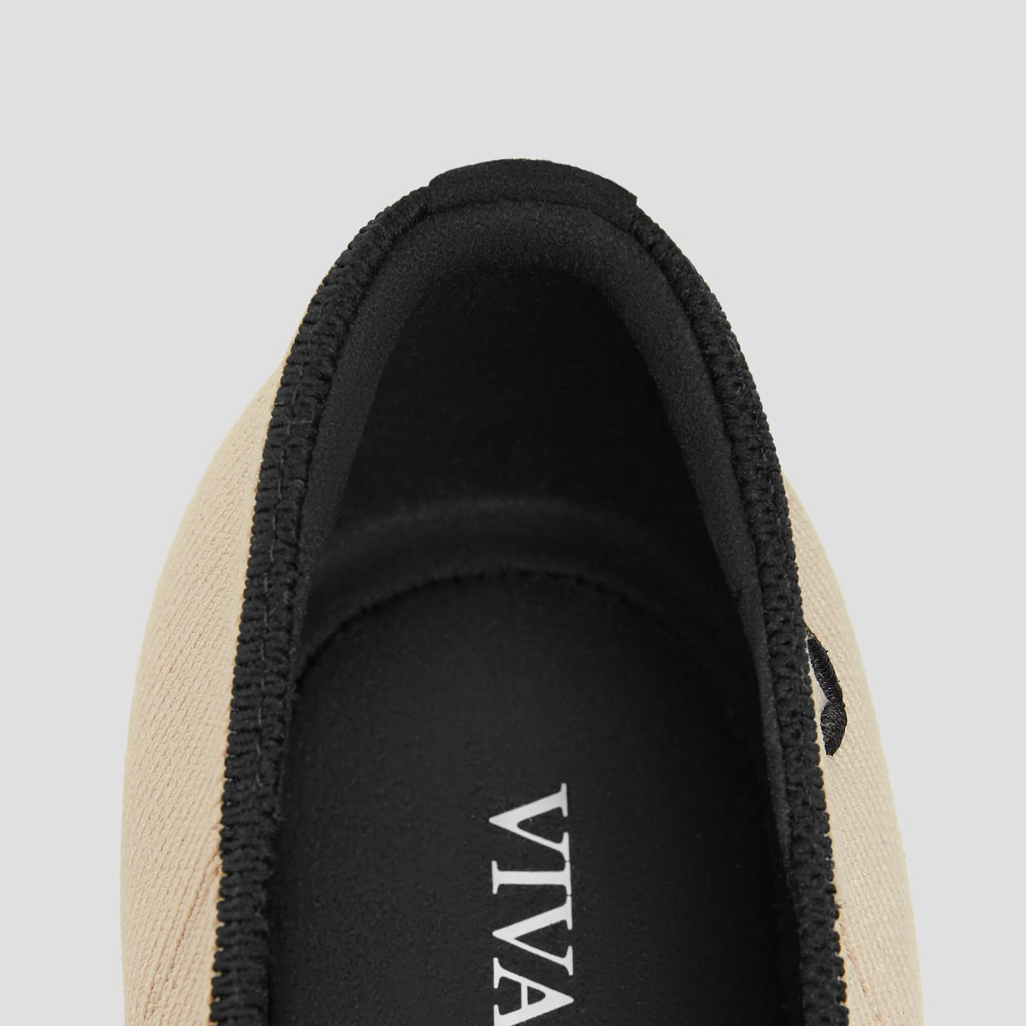 [Nubia] アーモンドトゥ プレッシャーフリー フラット