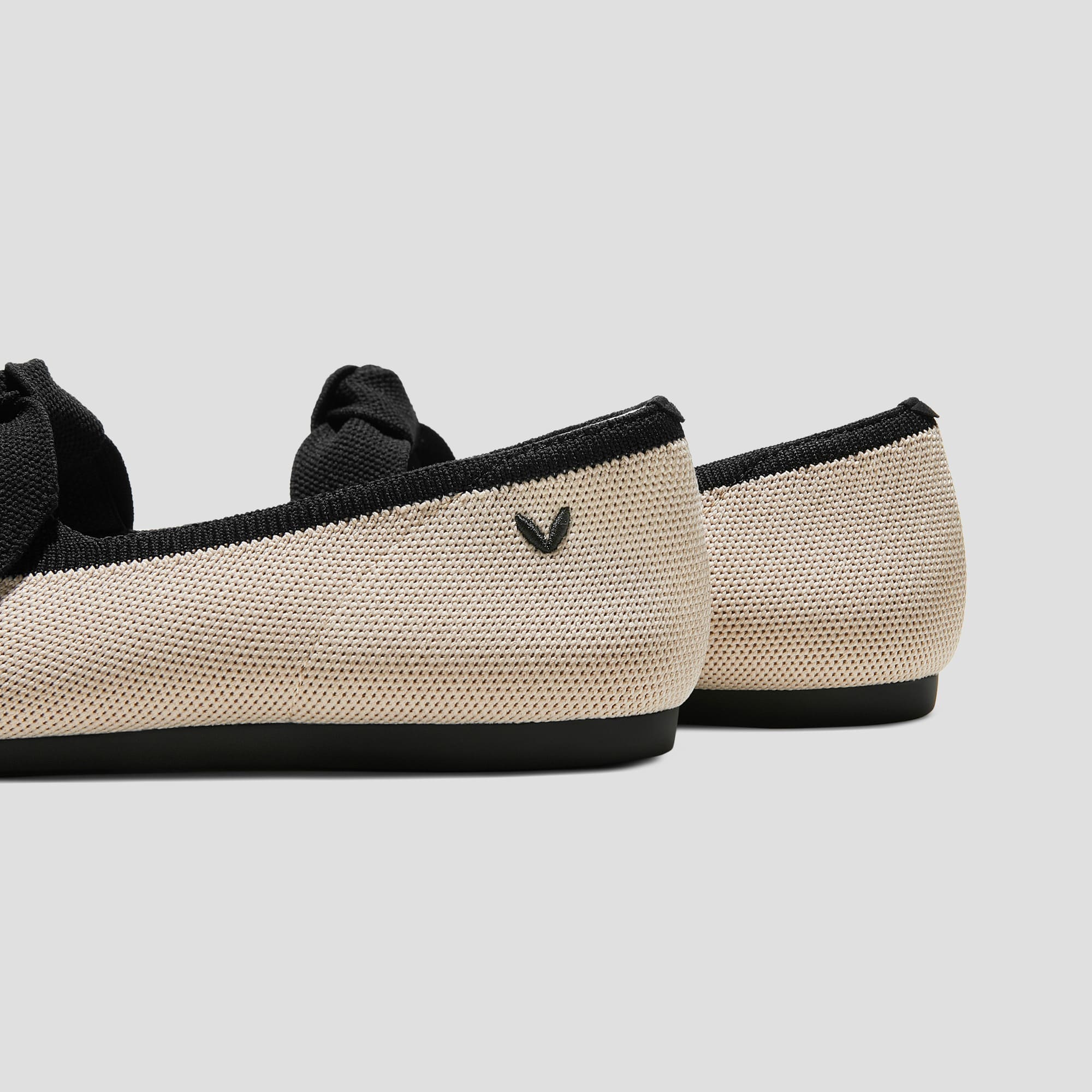 [Addriane] ポインテッドトゥ リボン付き フラットシューズ