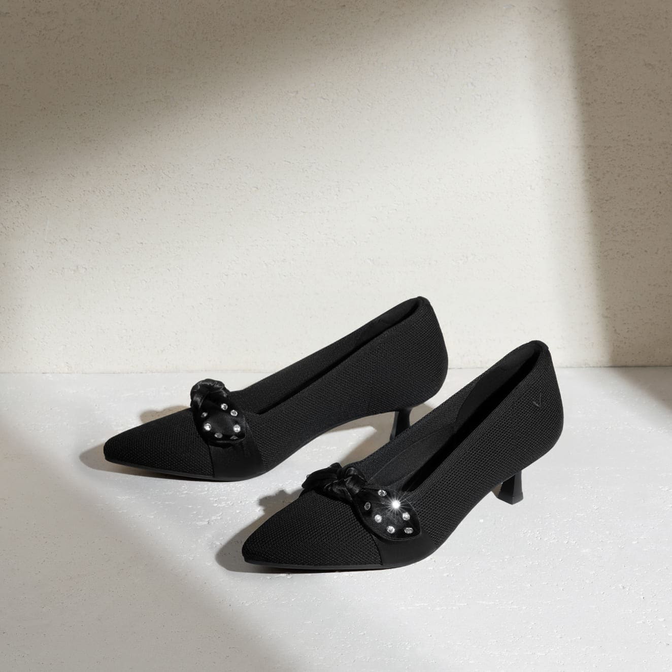 [Sasha] ポインテッドトウ リボン付き キトゥンヒール