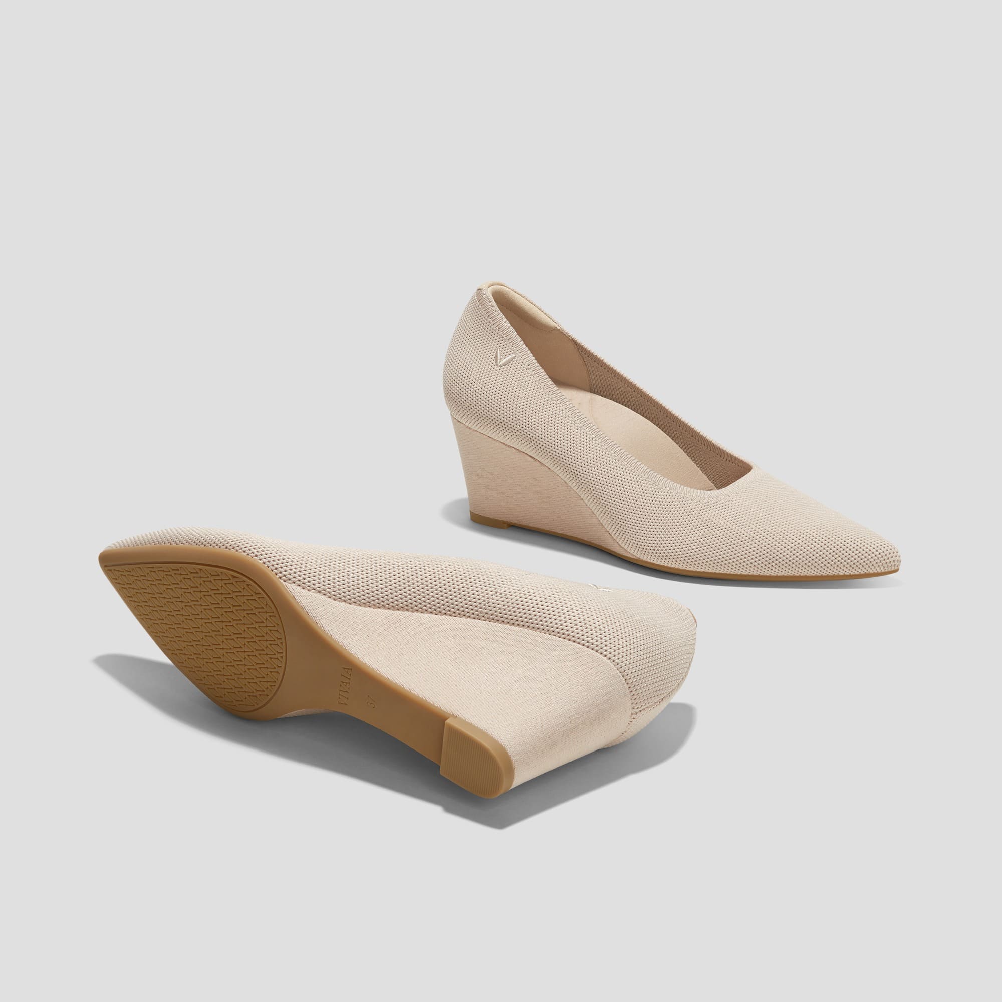 [Deborah] ポインテッドトゥ ストレスフリー ウェッジヒール