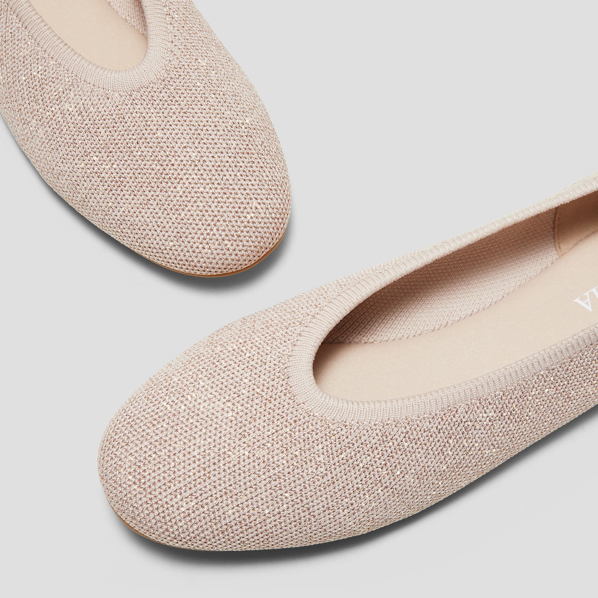 [Nubia] アーモンドトゥ プレッシャーフリー フラット