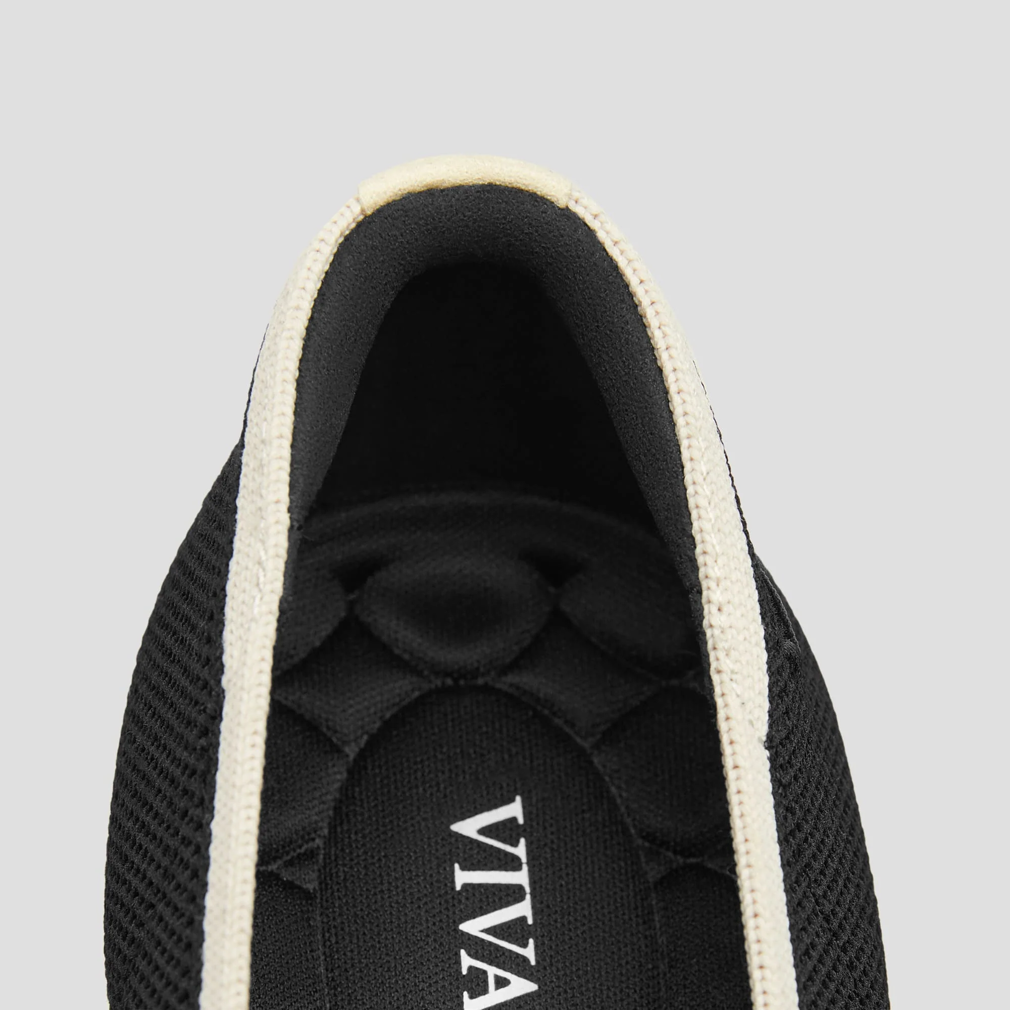 [Sasha] ポインテッドトウ リボン付き キトゥンヒール