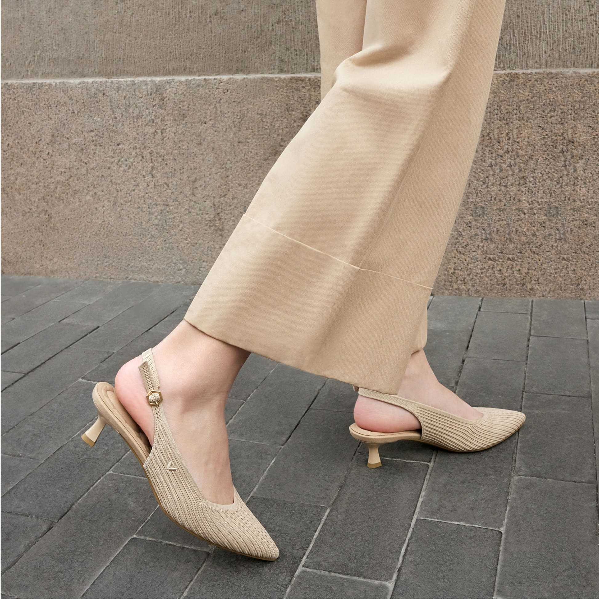 [Selena] ポインテッドトゥ スリングバック キトゥンヒール サンダル