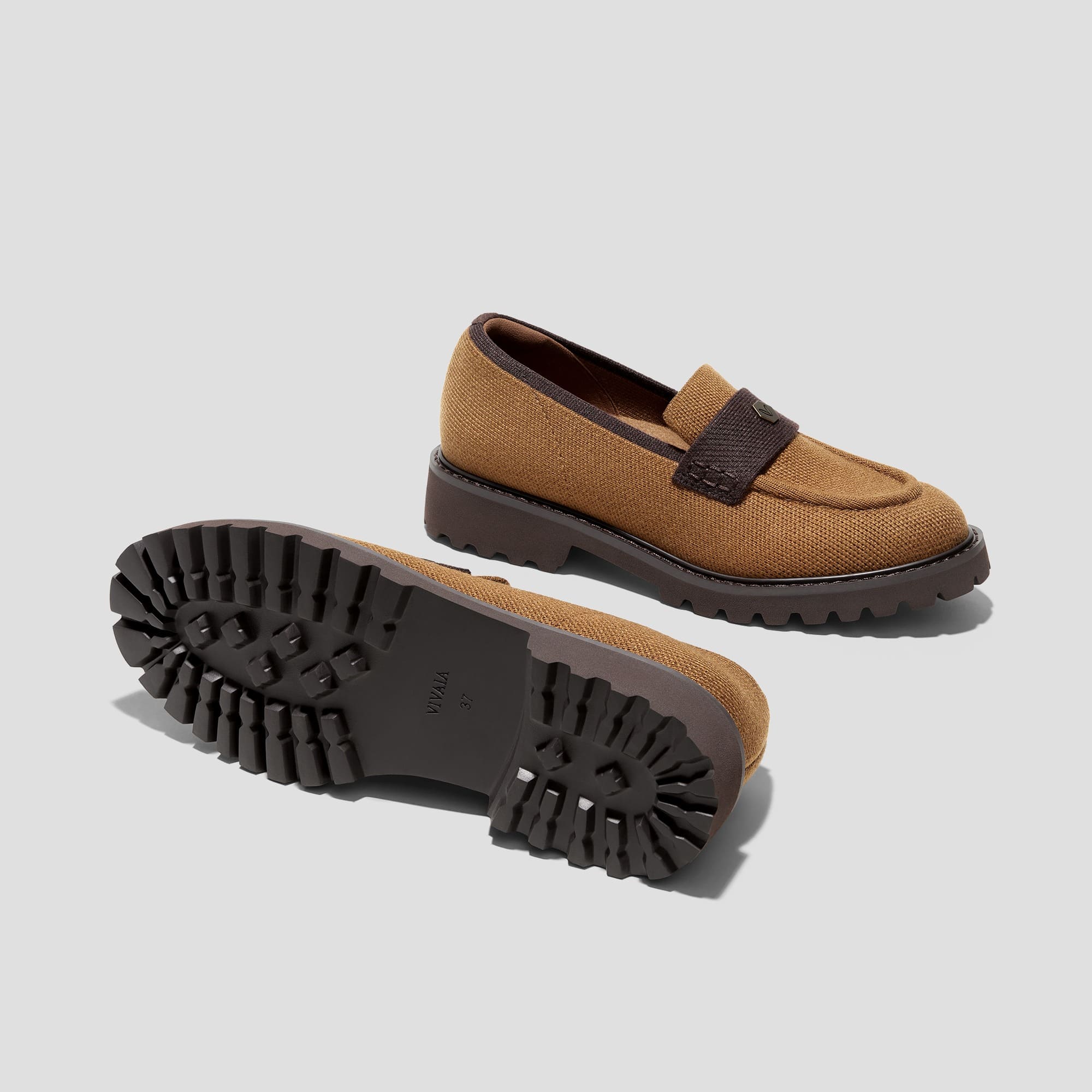 [Francesca] アーモンドトゥ プラットフォーム トラックソールローファー