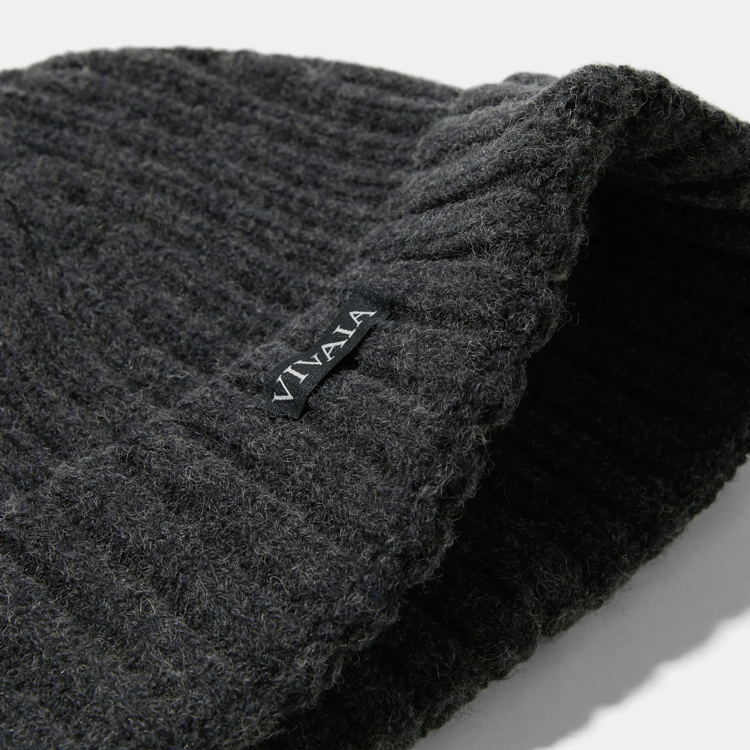 取り外し可能なポンポン付き ニット帽