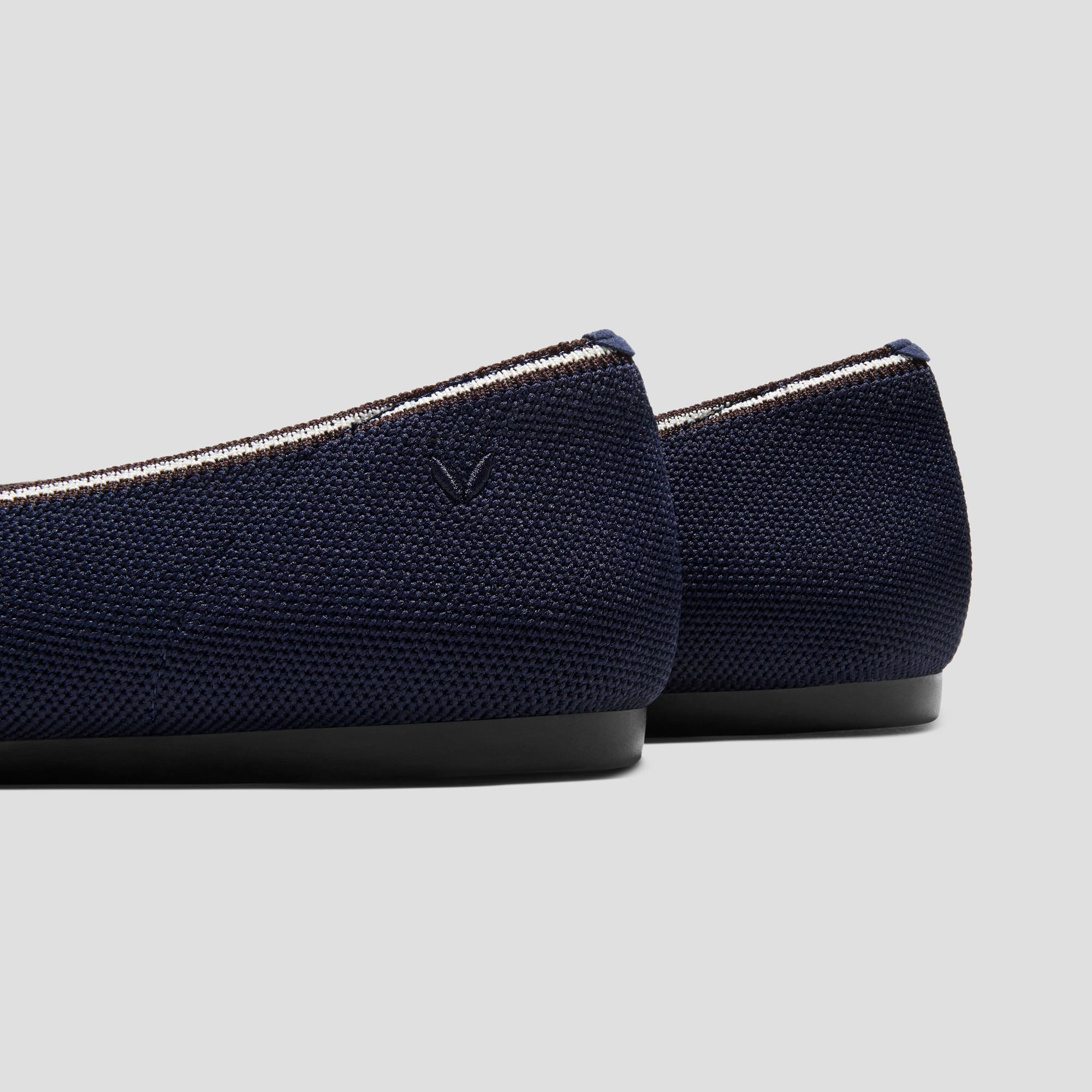 [Aria 5°] ポインテッドトゥ フラットシューズ