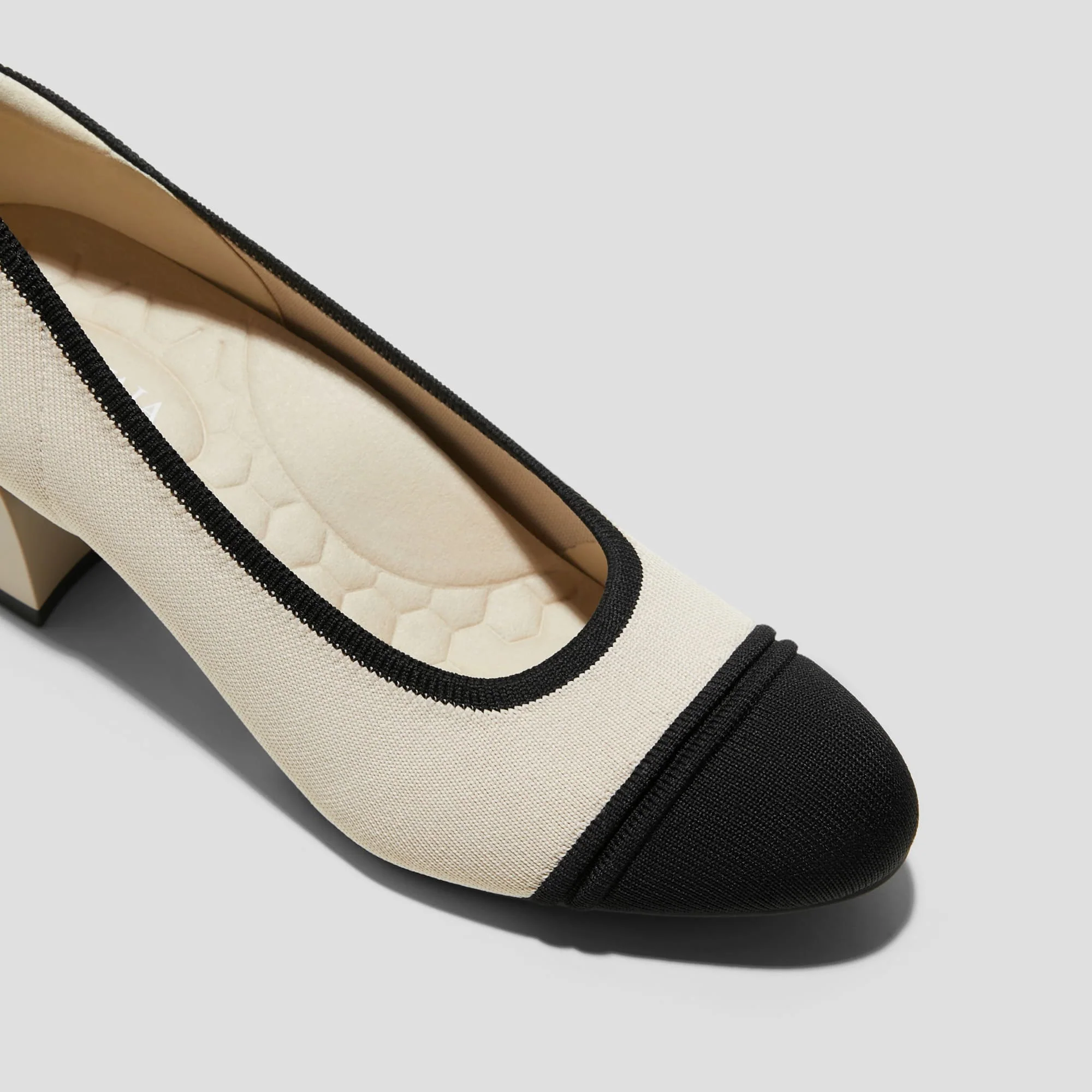 [Julie Arch Pro] ラウンドトゥ チャンキーヒール パンプス