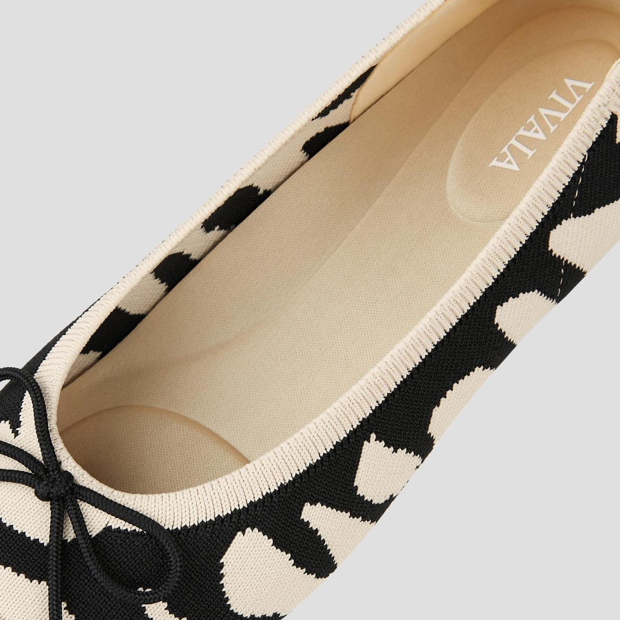 [Tiana] アーモンドトゥ フラットシューズ