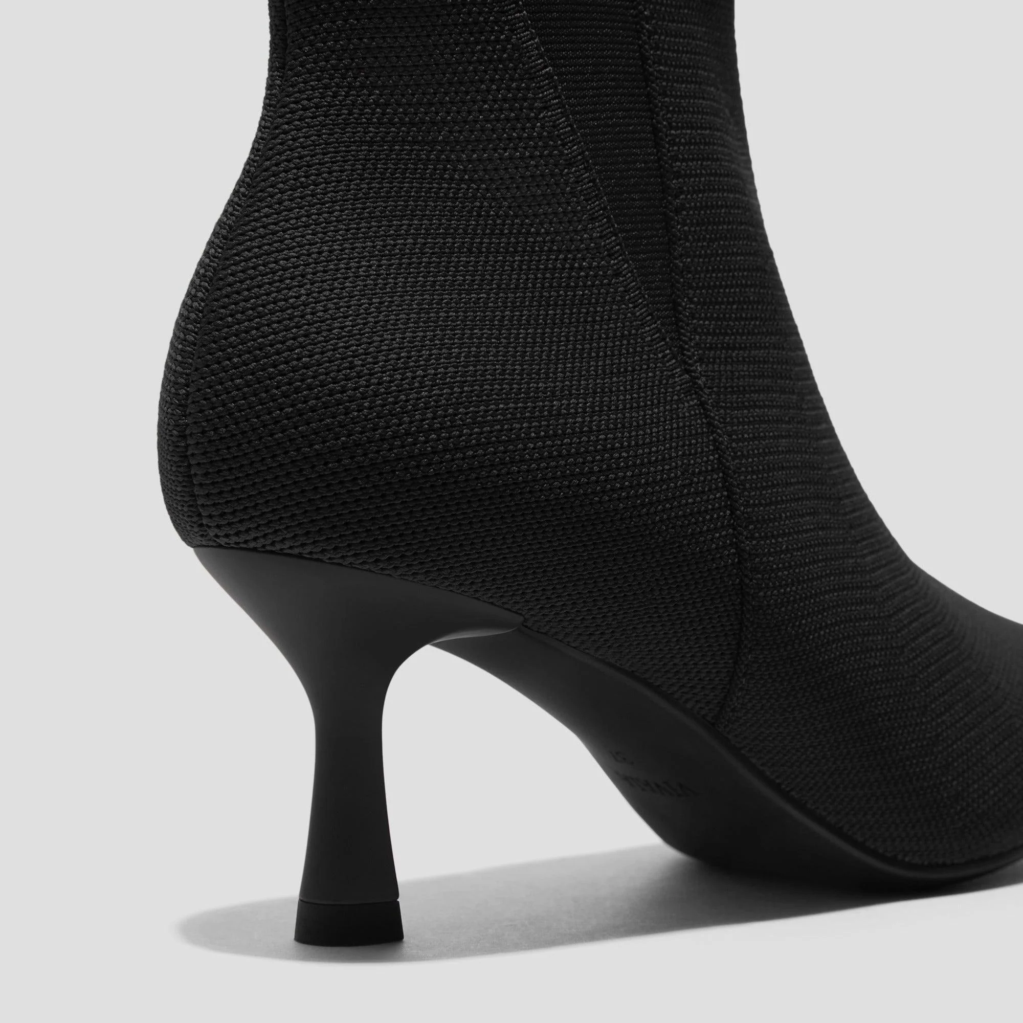 [Alexandra] ポインテッドトゥ 撥水加工 アンクル ヒールブーツ