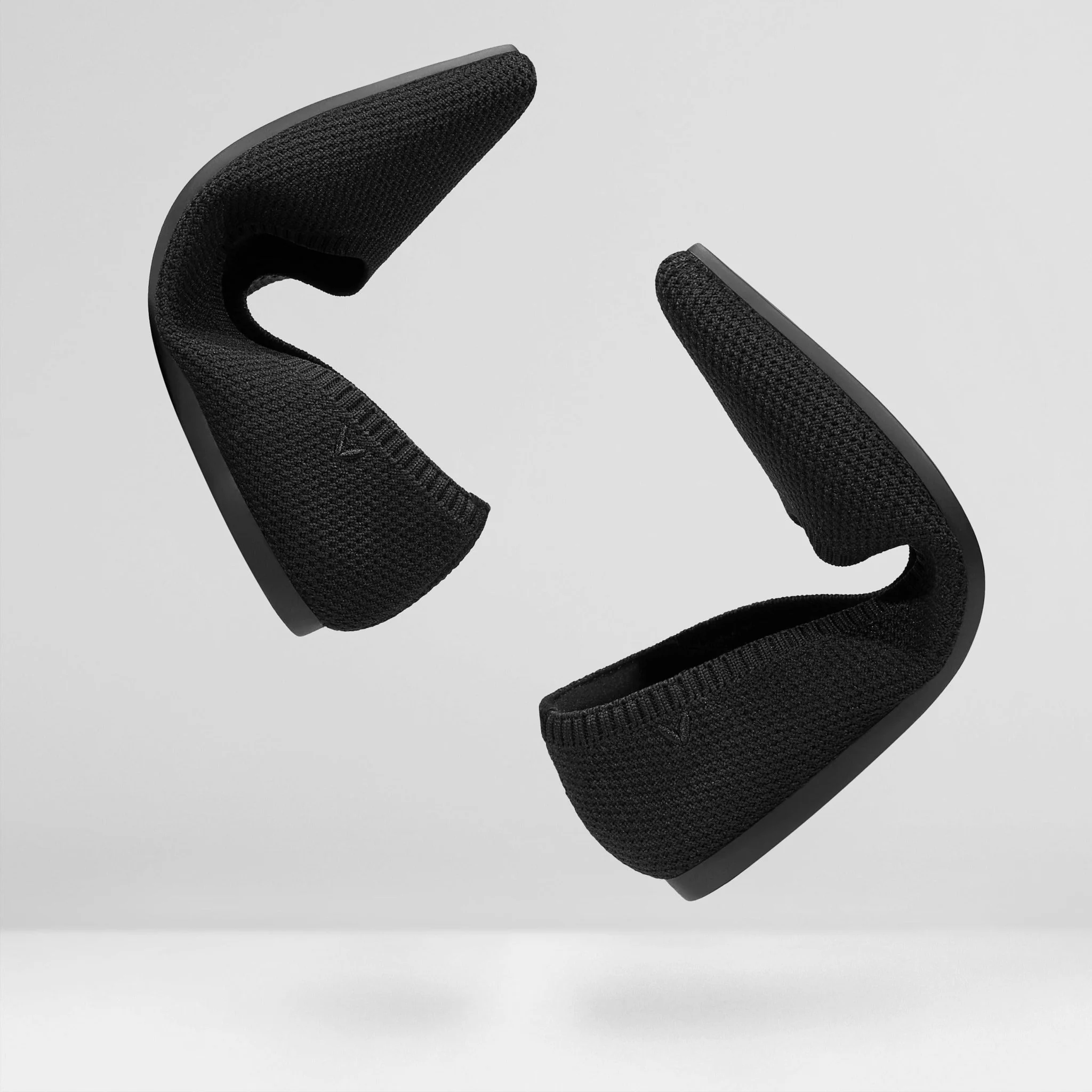 [Aria 5°] ポインテッドトゥ 撥水加工 フラットシューズ