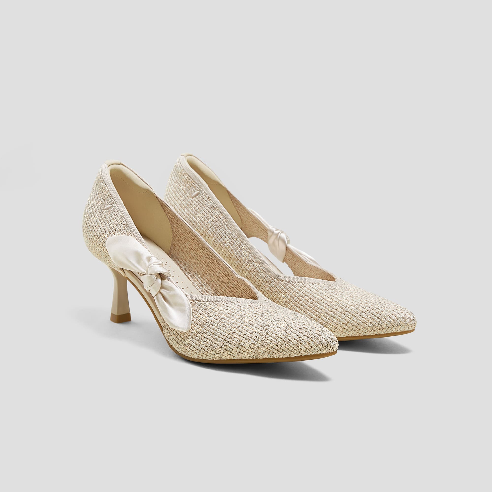 [Ashley] ポインテッドトゥ リボン付き キトゥンヒール