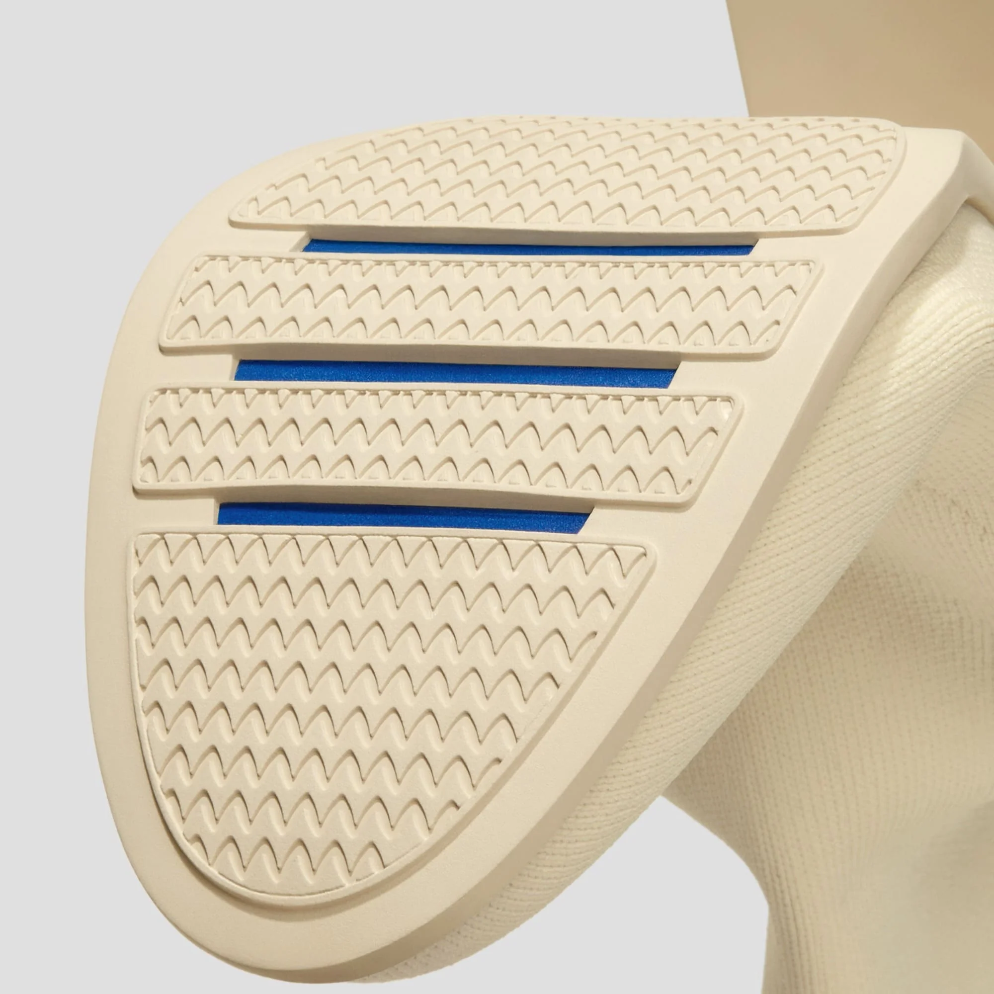 [Amanda] アーモンドトゥ 撥水加工 ランニングヒールブーツ