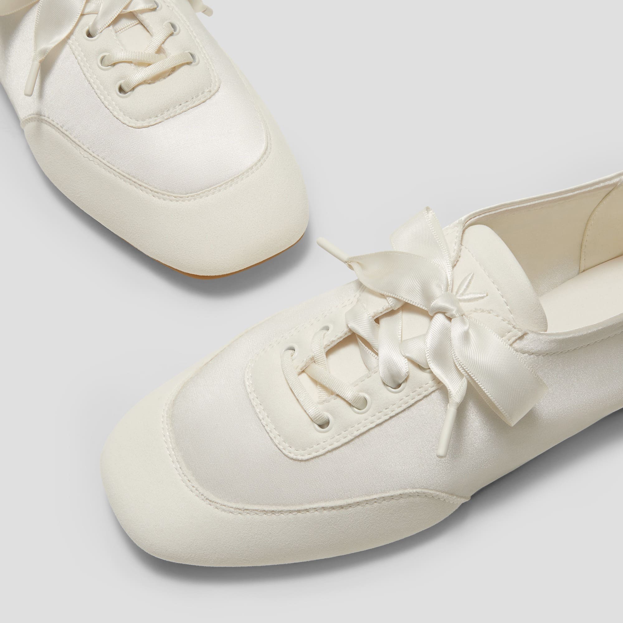 [Cristina] レースアップ サテン スニーカーリーナ