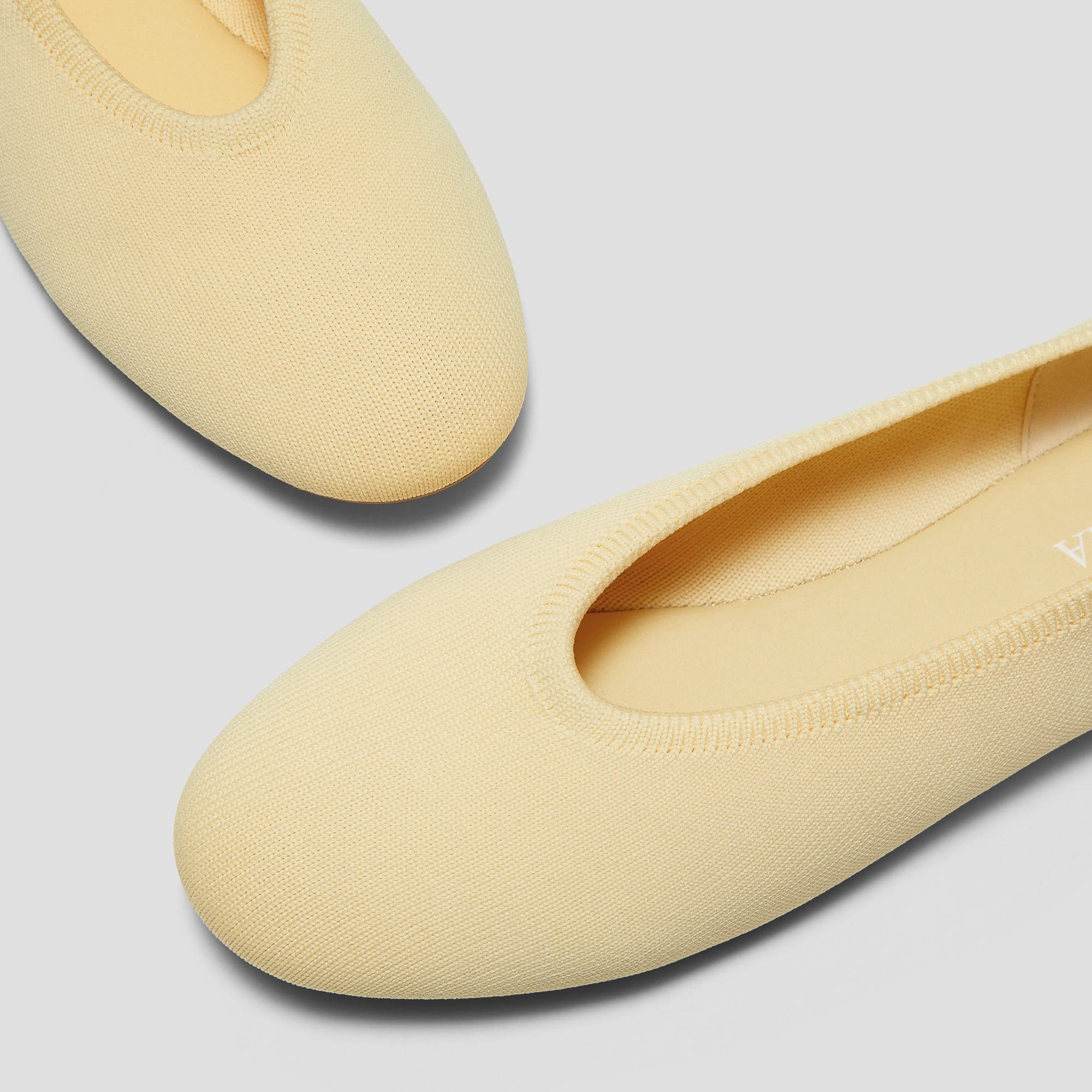 [Nubia] アーモンドトゥ プレッシャーフリー フラット