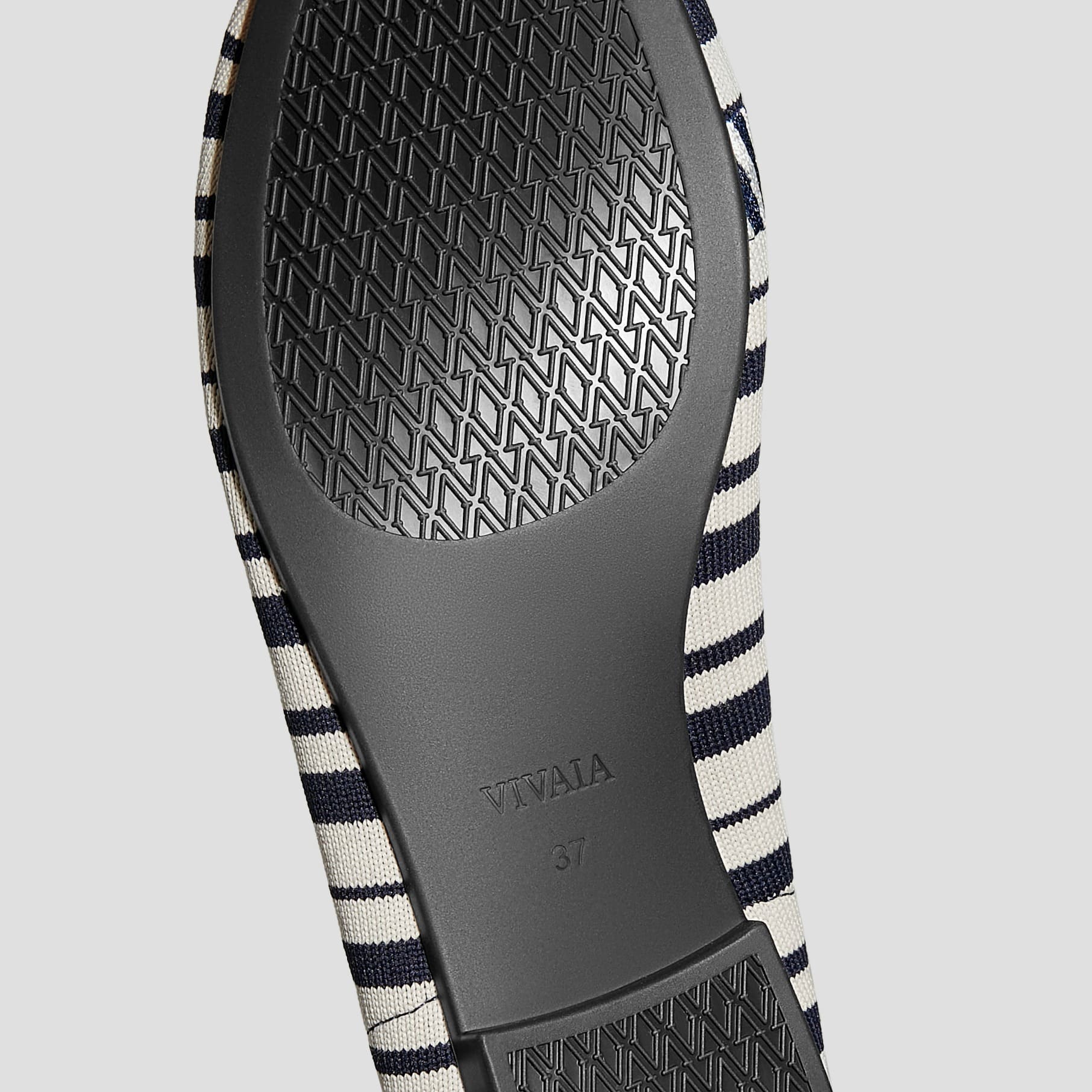 [Audrey] ラウンドトゥ アニマル刺繍 ローファー