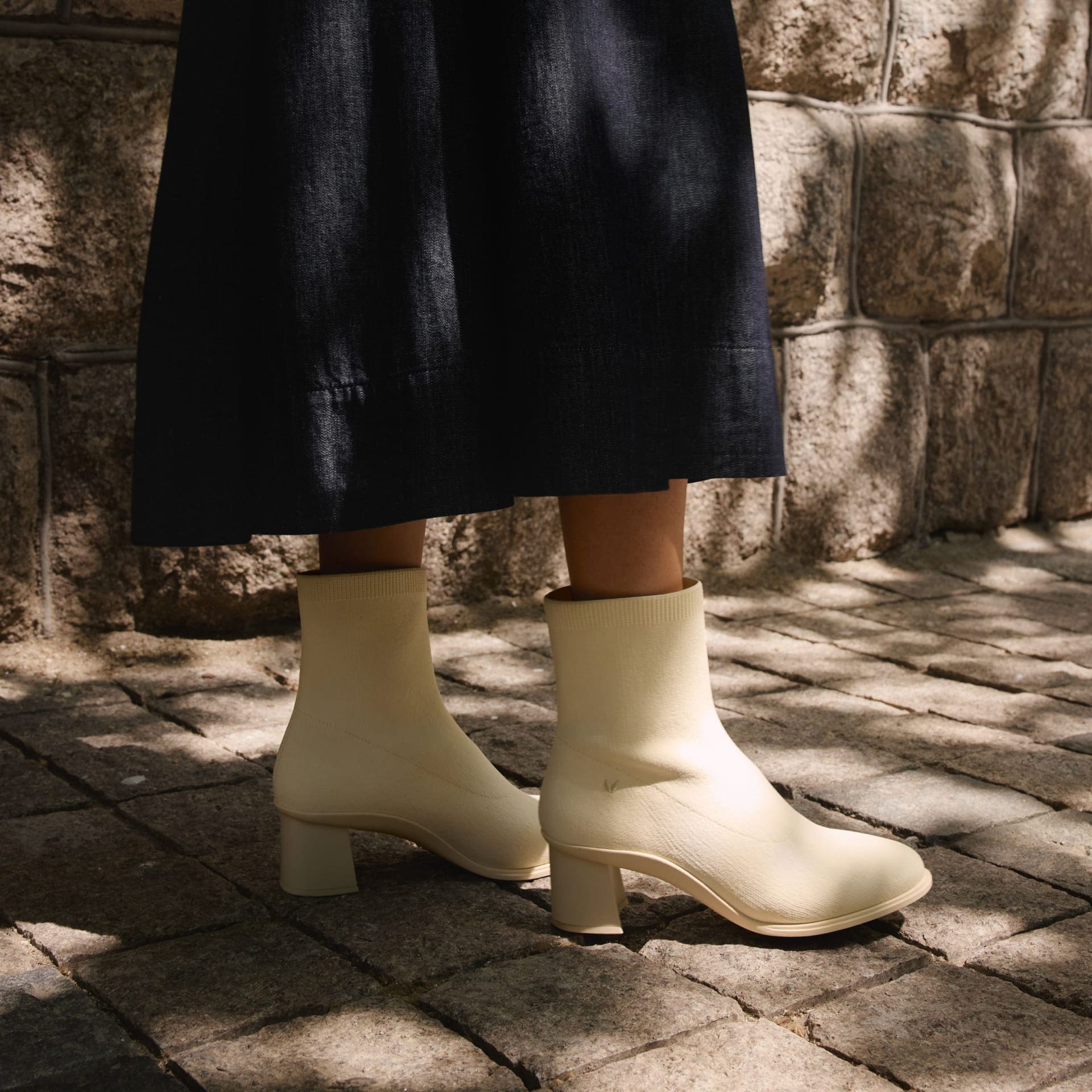 [Amanda] アーモンドトゥ 撥水加工 ランニングヒールブーツ