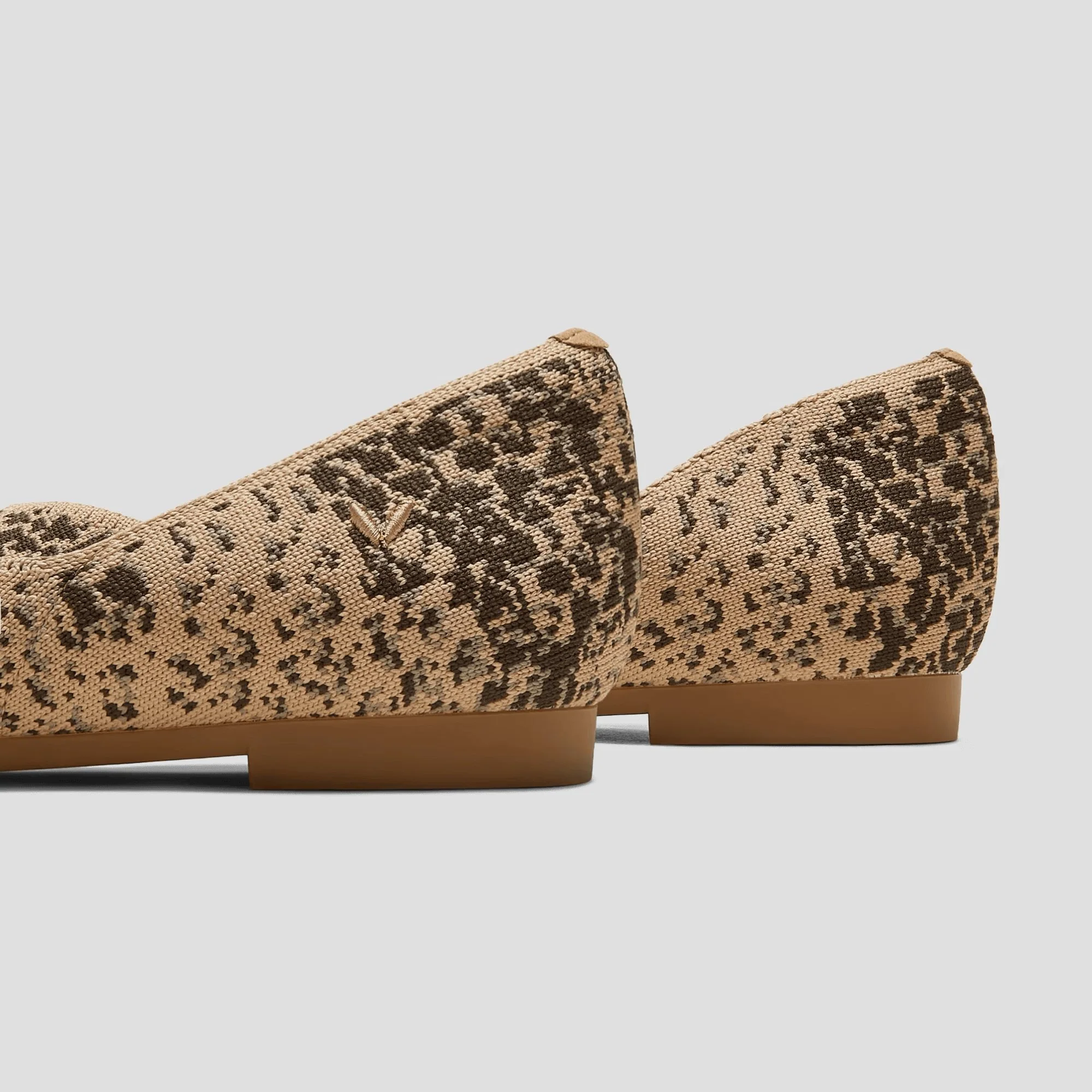 [Melia 2.0] ポインテッドトゥ Vカット フラットシューズ