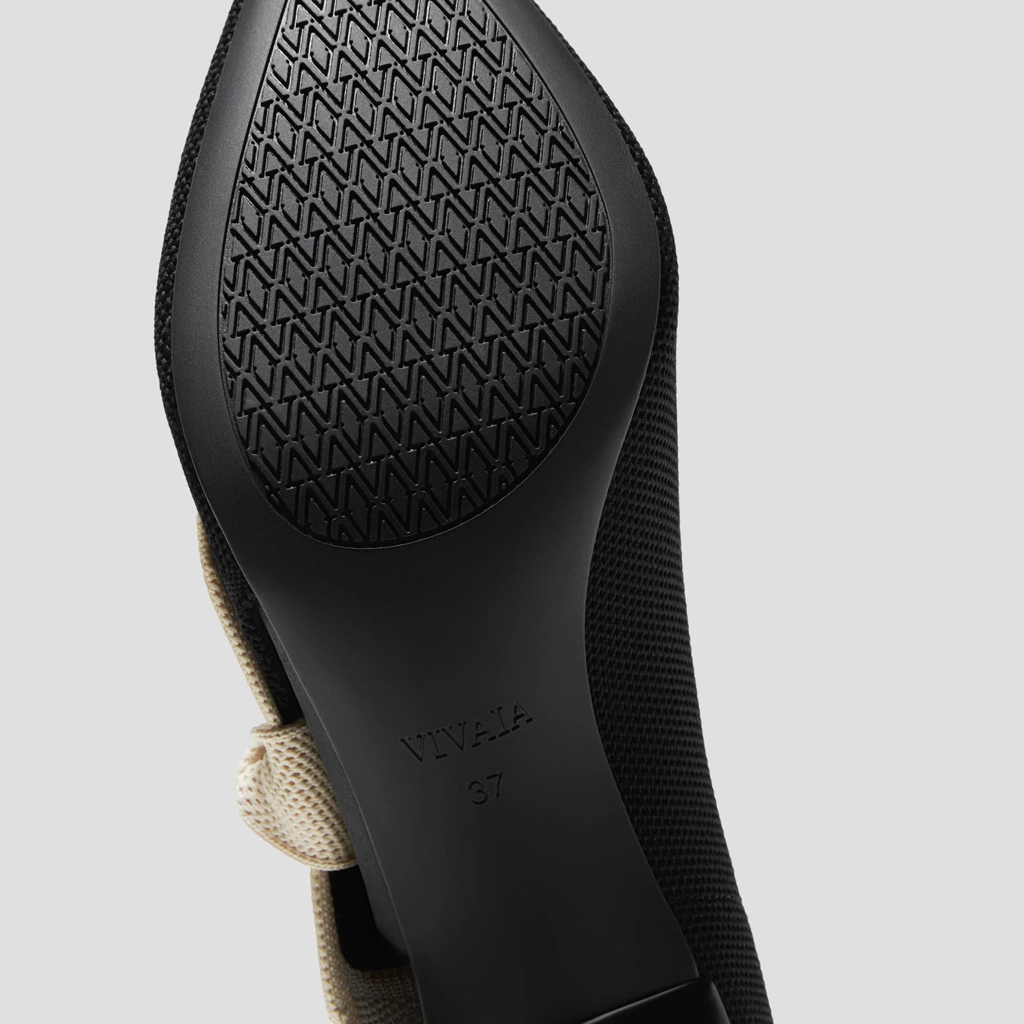 [Ashley] ポインテッドトゥ リボン付き キトゥンヒール